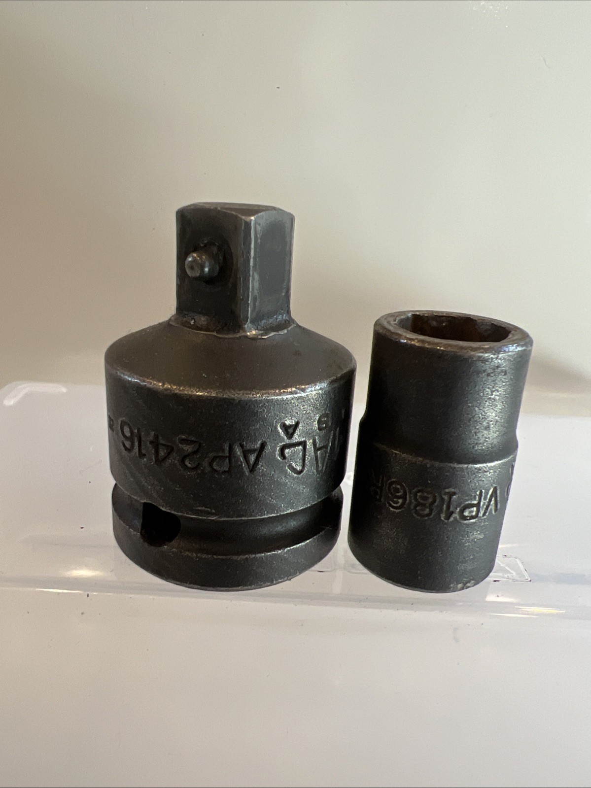 MAC TOOLS – Lot of 2 Sockets Including AP2416 & VP186R