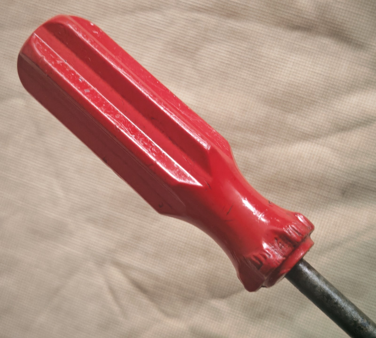 Vintage Red Handle Phillips Screwdriver – Classic Workshop Tool – 17cm