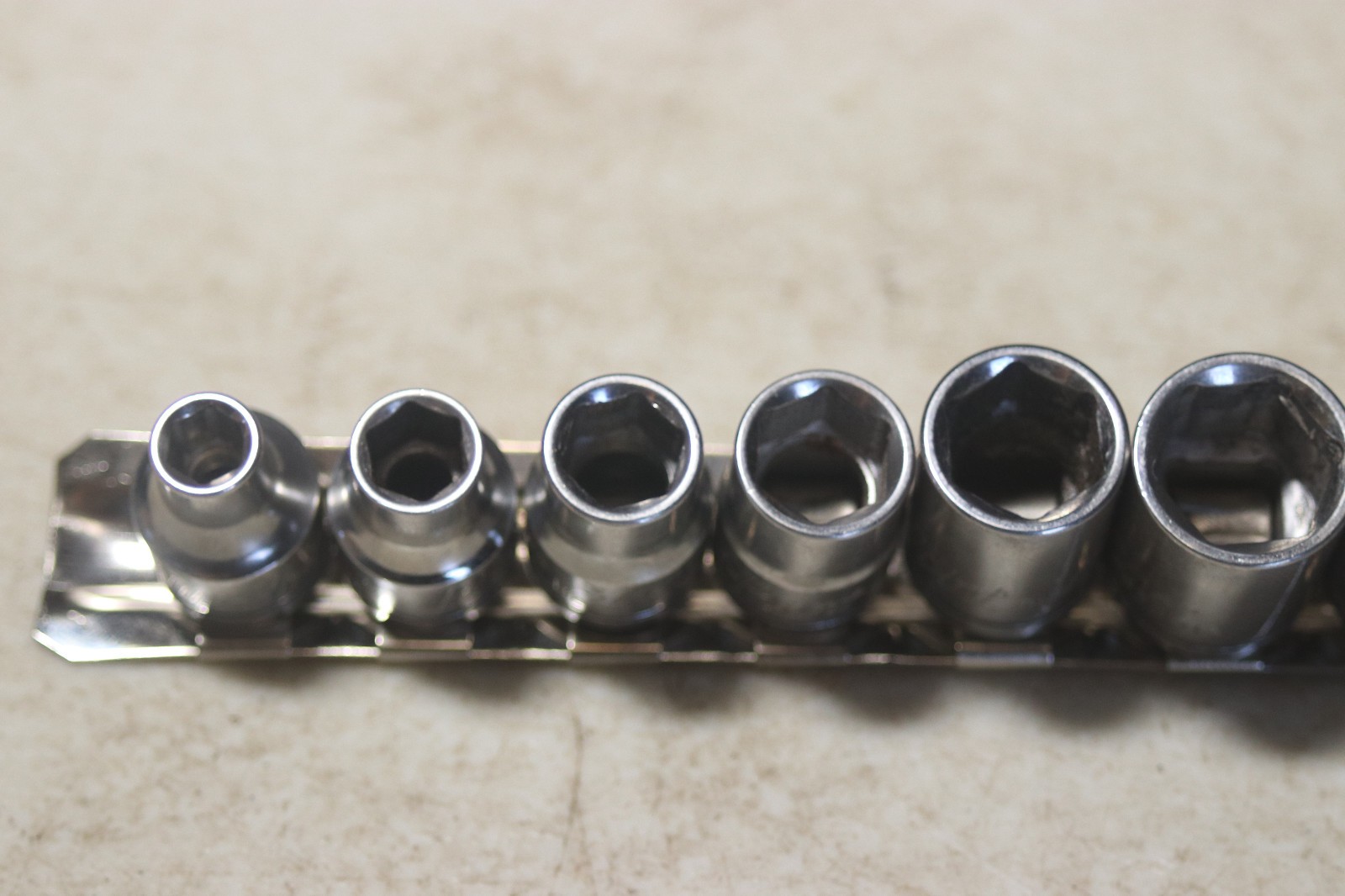 Blue Point BLPS 3/8 Inch Drive 6 Point Socket Set 1/4 To 1 Inch 13 Pieces
