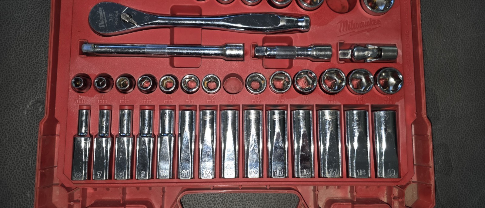 MILWAUKEE 48-22-9008 3/8 in. Drive SAE/Metric Set USED BROKEN RATCHET