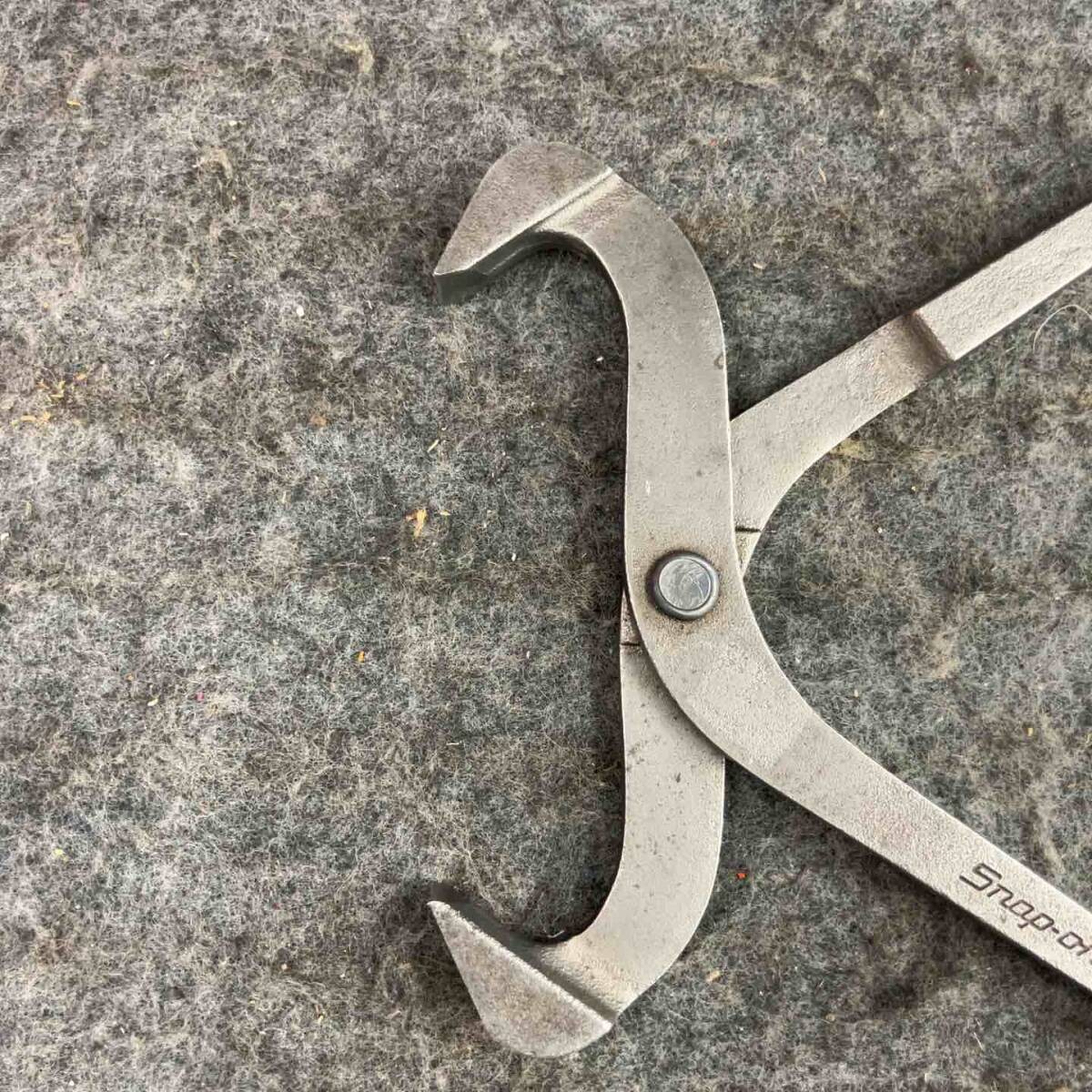 Snap-on GCP10 Hub Cap Dust Cap Removal Pliers Automotive Wheel Bearing Tool