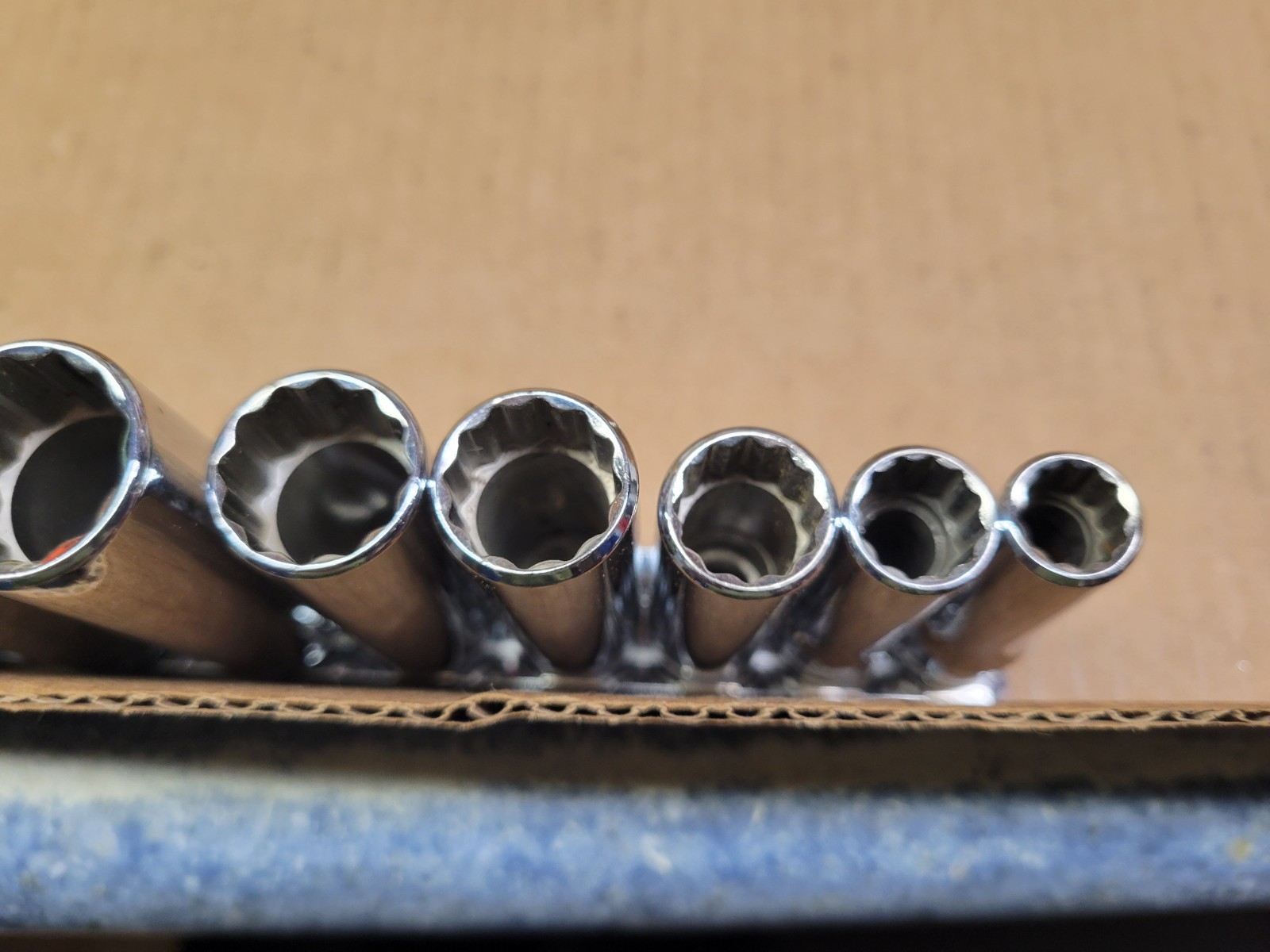 First Generation Kobalt 3/8″ Drive 8-Piece SAE 12-Point Socket Set 3/8-13/16″