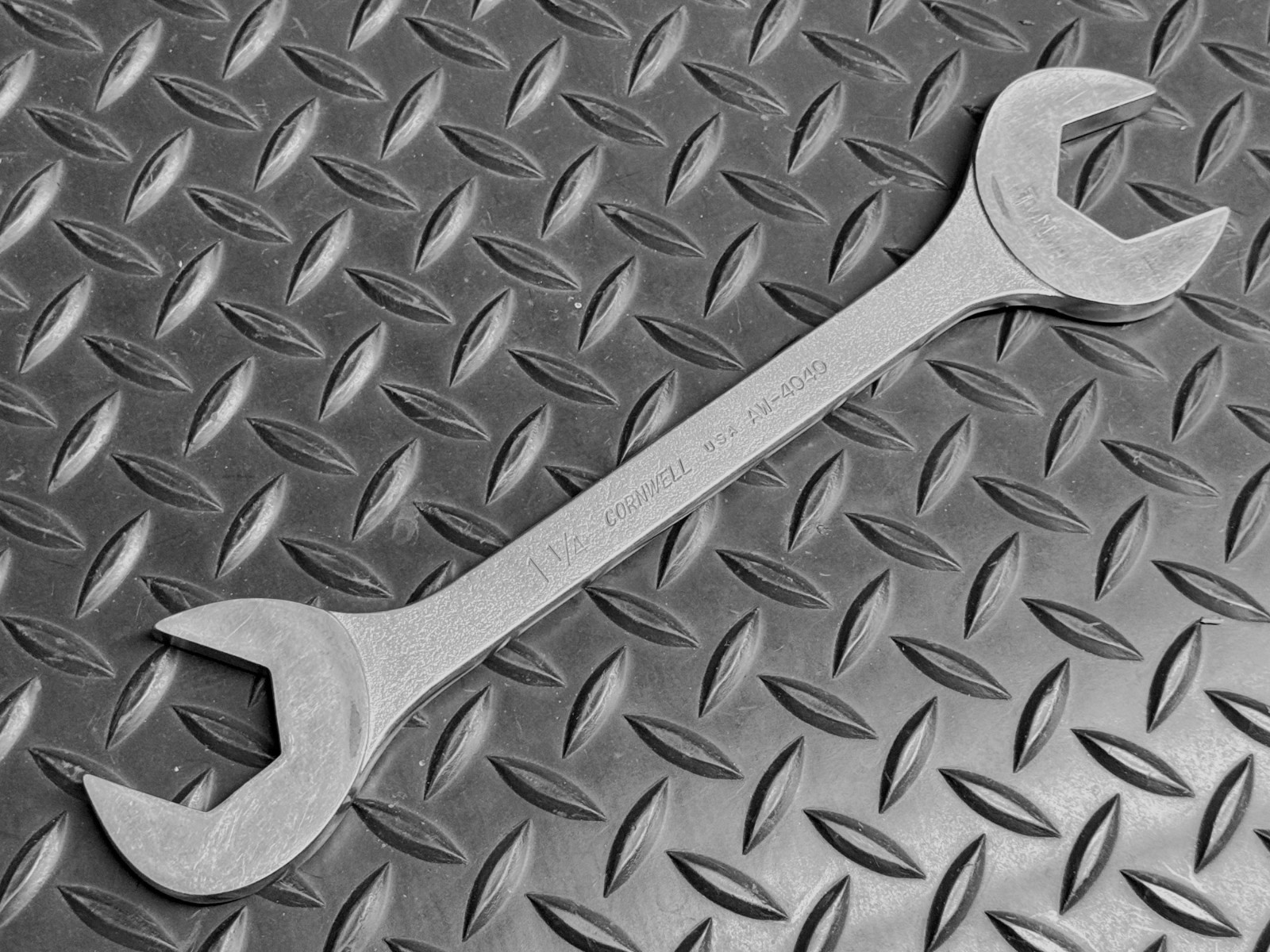 Cornwell Tools USA 1-1/4″ Angle head open end service wrench SAE AW-4040 USA