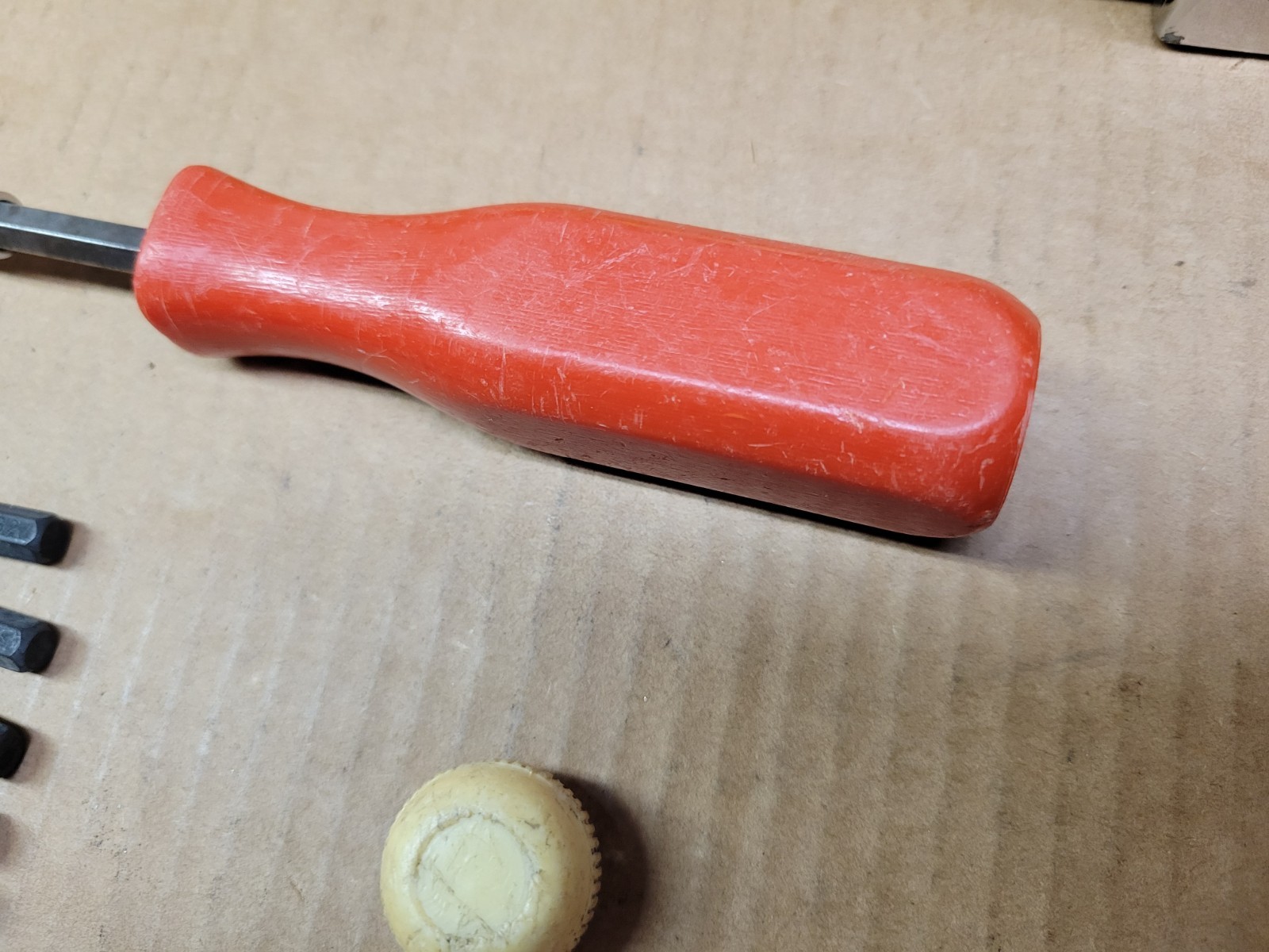 Mac Tools USA Red Hard Handle Bit driver with 6 Bits