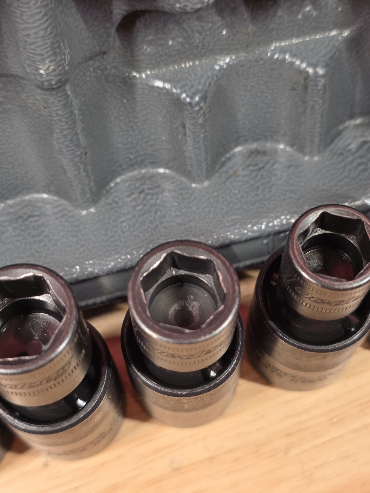 Snap-on Tools 207IPFM 7-Piece 3/8″ Metric Shallow Swivel Impact Socket Set