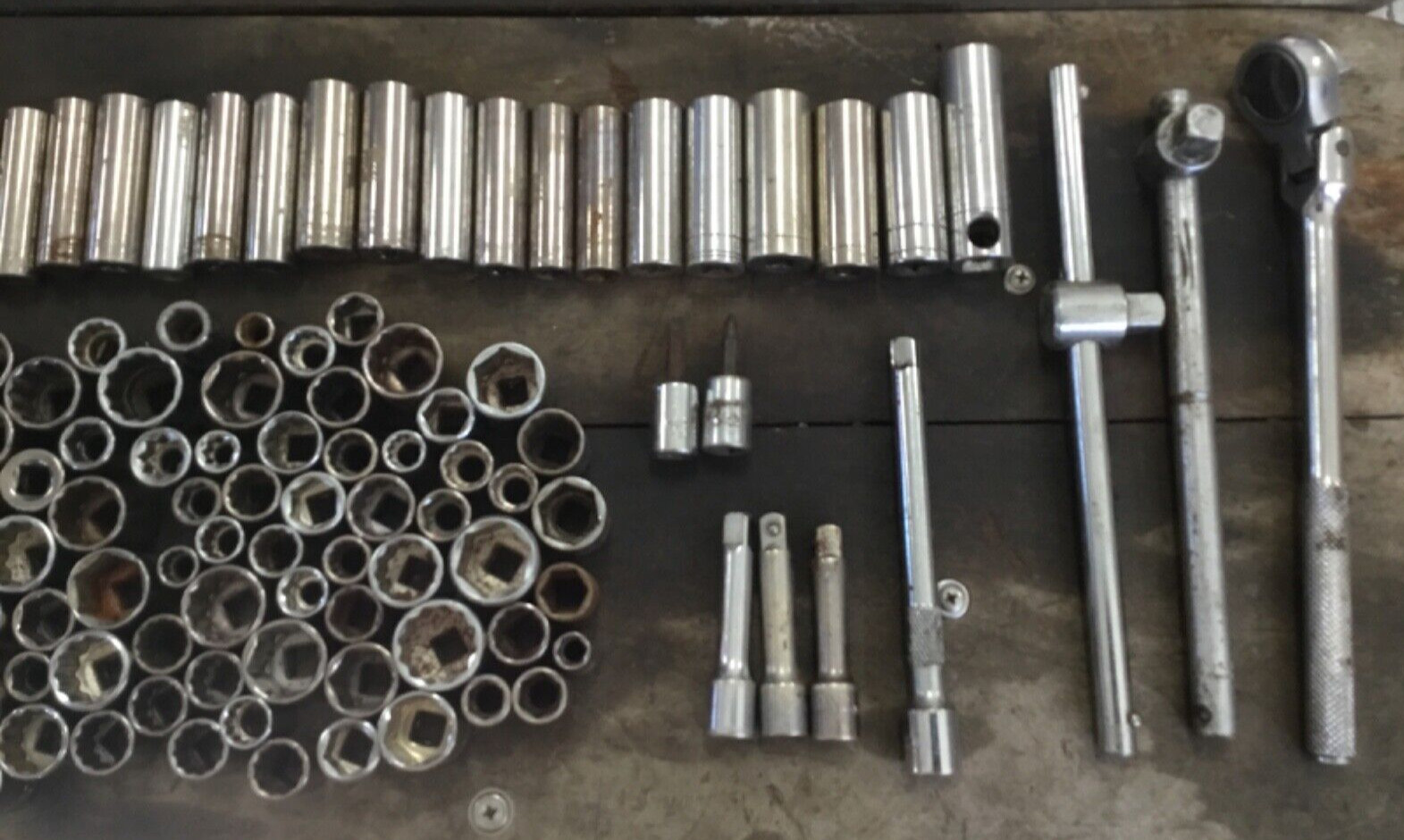220 Craftsman Sockets & 70 Husky Various Total 290 1/4″ 3/8″ 1/2″ Mixed Drives