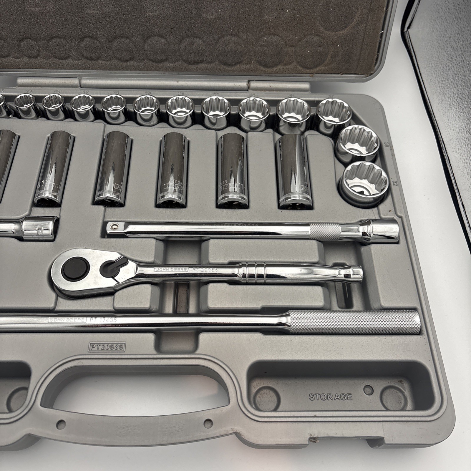 JOHN DEERE 25 PIECE 1/2-IN. DRIVE SAE SOCKET SET PT20989 Blow Molded Case