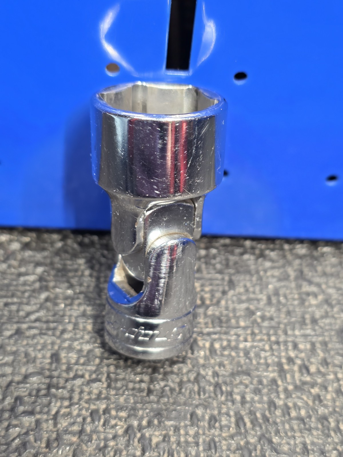 Snap-on Tools FS24 3/4″ 6-Point 3/8″ Drive Swivel Universal Shallow Socket