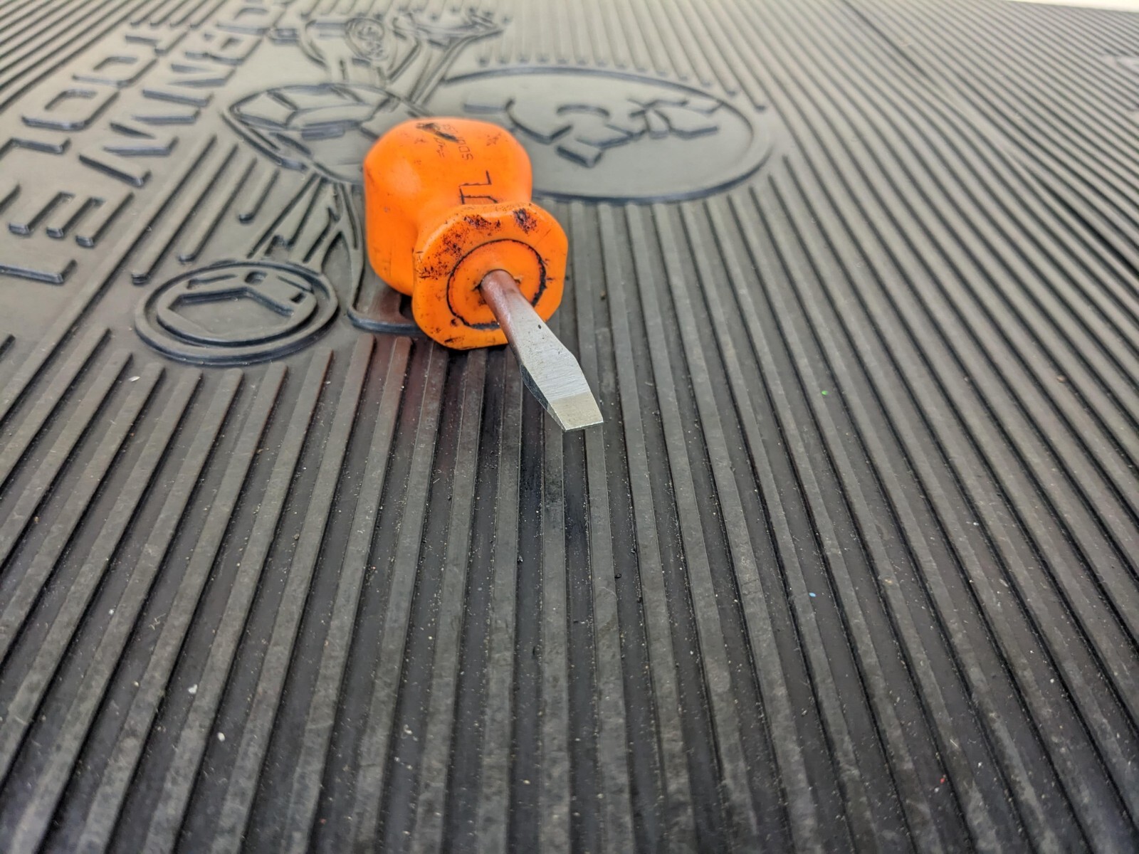 #bd910 Snap On SDD1 Stubby Screwdriver Flat Tip-Orange Hard Handle