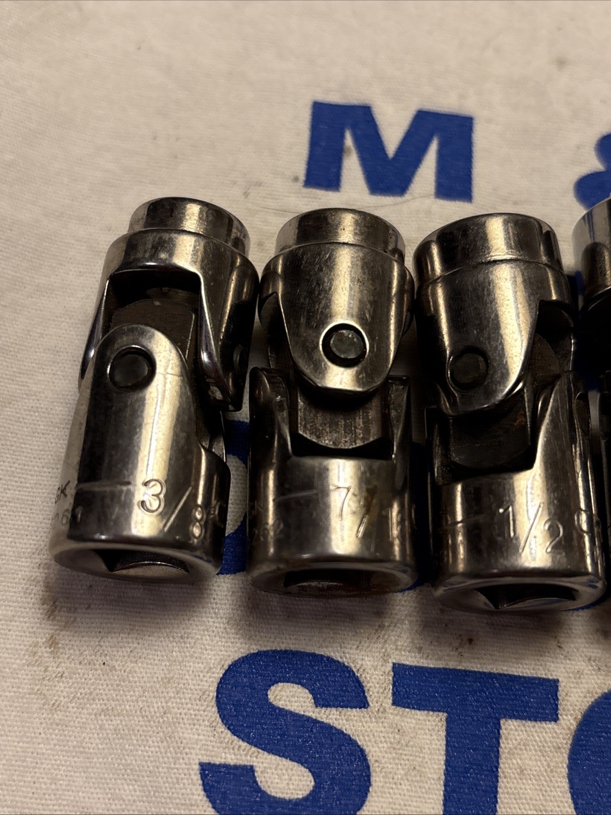 Craftsman USA 3/8″ Drive 6pc SAE 6pt Universal Swivel Socket Set 3/8-3/4″