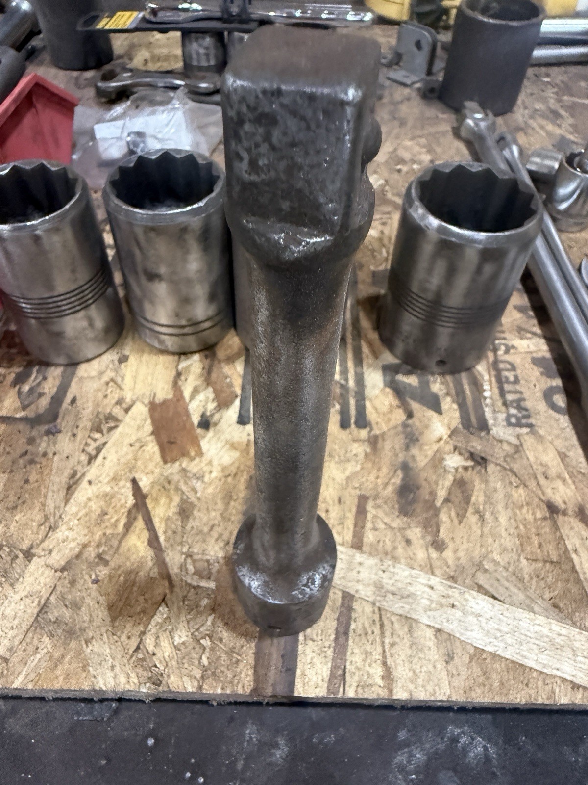 Four Vintage Plomb 3/4 Drive Sockets And A 6 Inch 3/4 Vintage Extension Bar