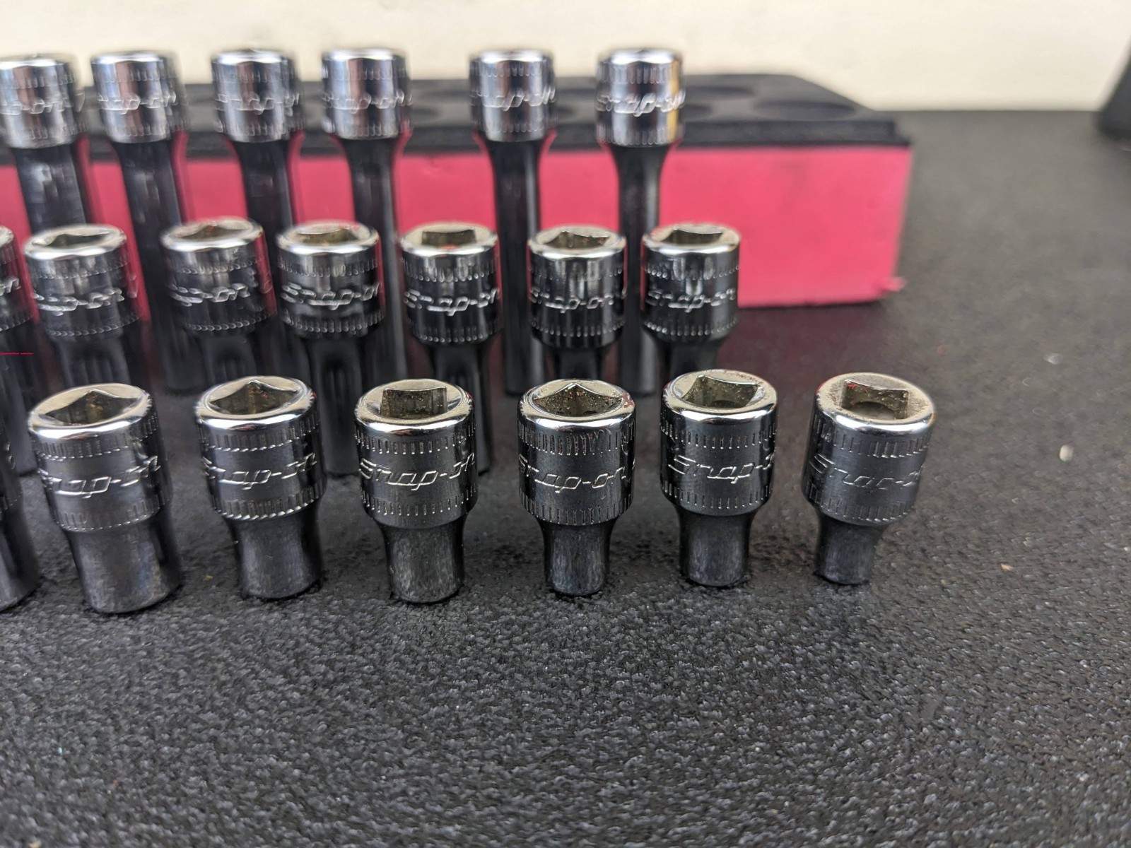 #bn598 Snap-On Tools 142STMMSYFR1 42pc 1/4″ Drive 6-Point Metric Foam Socket Set