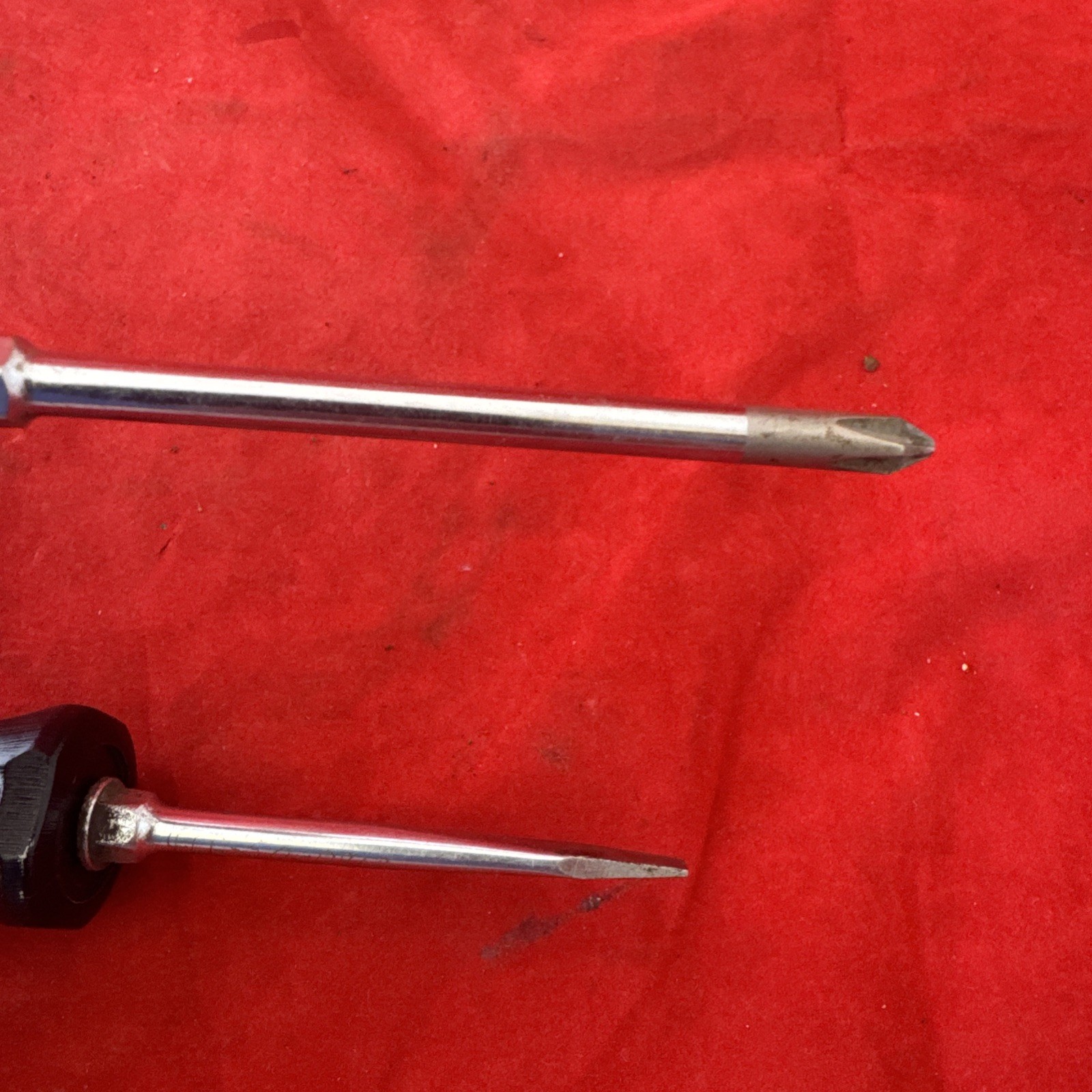 Snap on sdd style black flat and phillips head screwdrivers 6.25” long compact