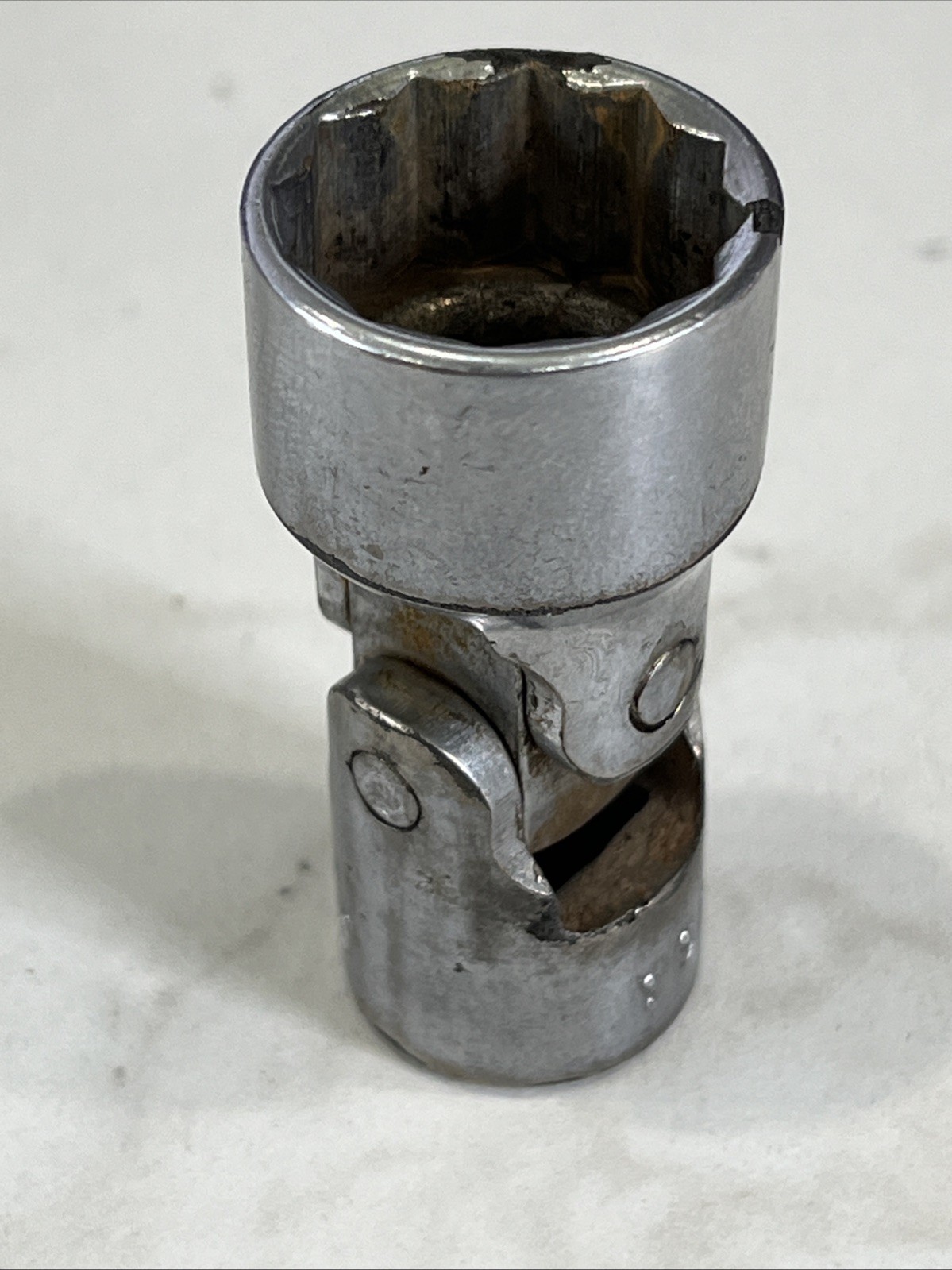 Snap on USA FVU22, 11/16″ Inch 3/8″ Drive 12 Point Universal Socket Vintage