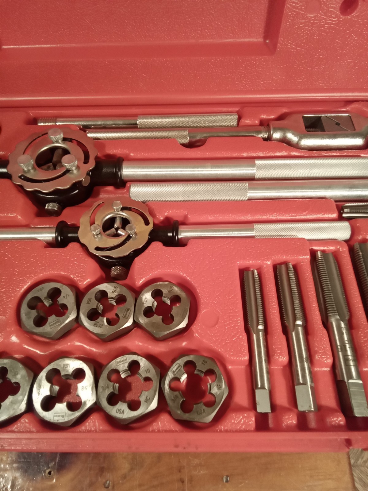 Irwin Hanson 97094 25 Piece Tap and Die Set 9/16 to 1″ Sizes