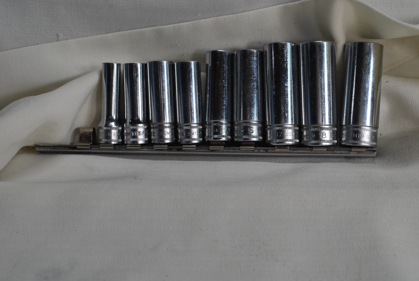 Lot of 9 Snap On 3/8″ Drive 6PT Metric Deep Chrome Socket SFSM9-SFSM19.