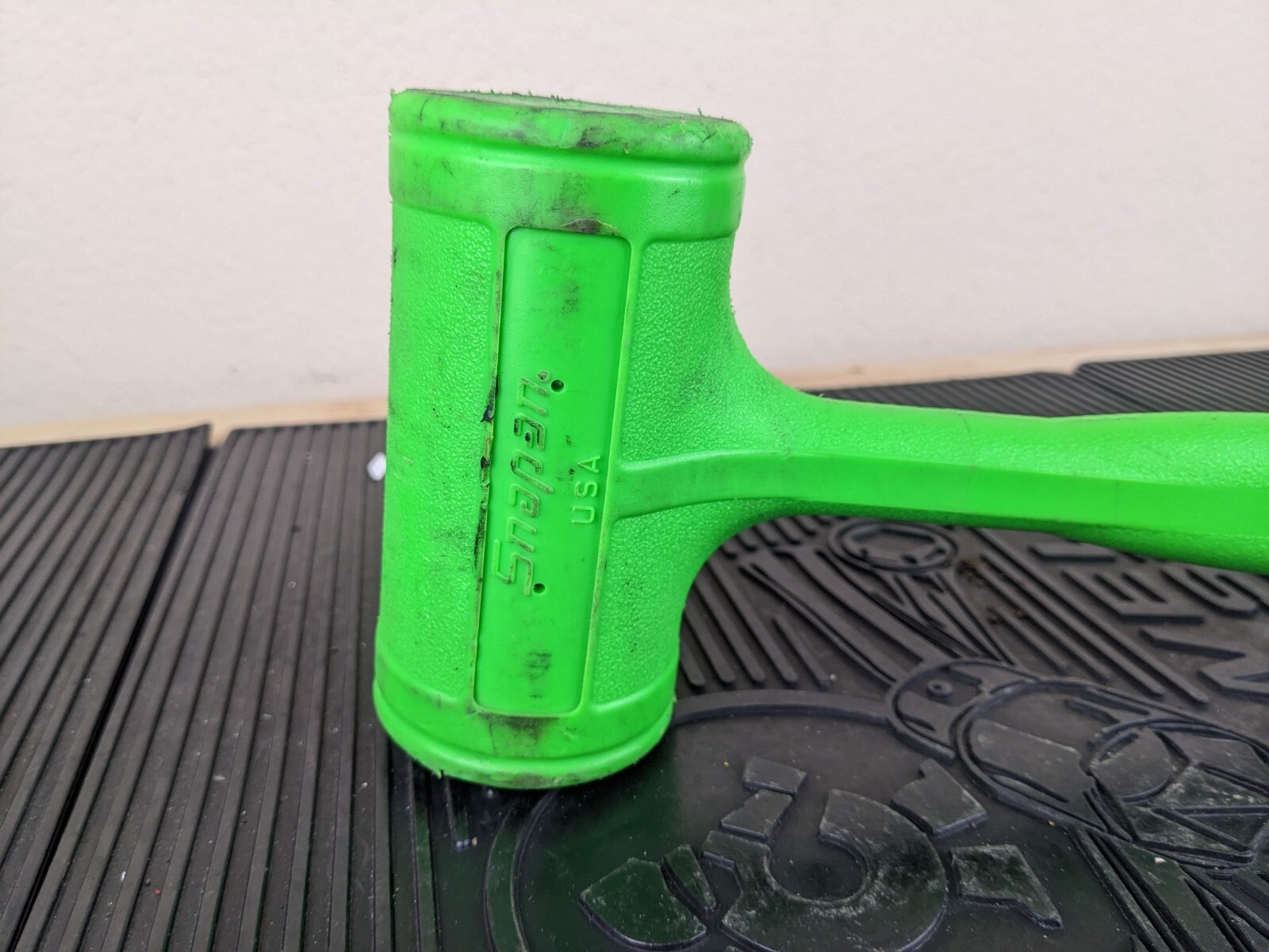 #ax431 Snap-On HBFE48 Dead Blow 48-Ounce Soft Grip Hammer Green