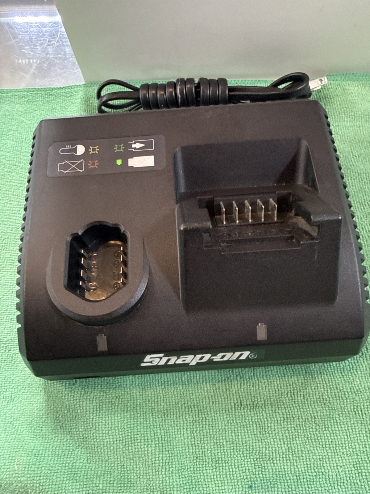 Snap On Tools DCR9050G, 18V Hammer Drill 1/2″ w/5.0ah Battey and Charger
