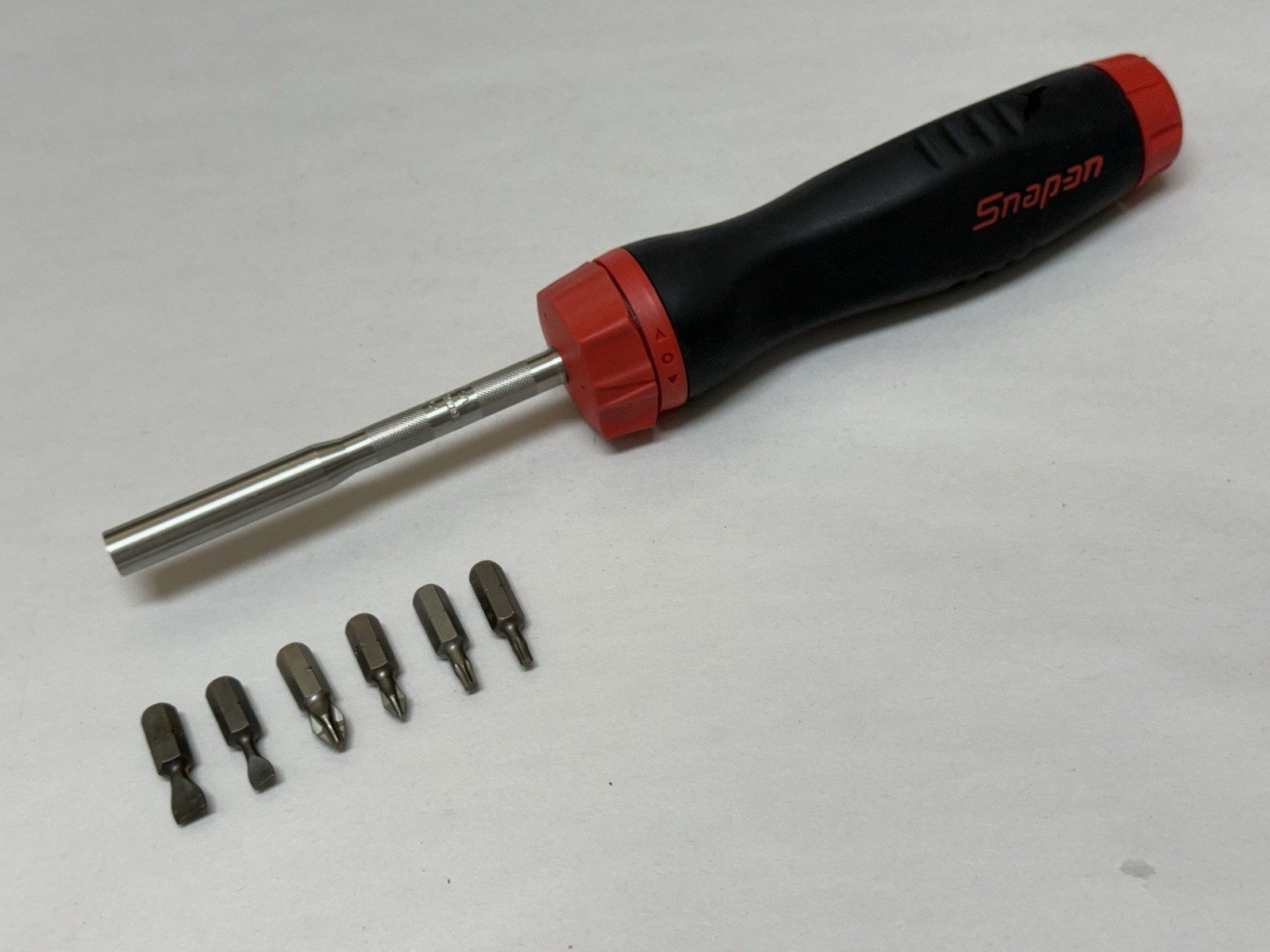 Snap-On USA Red Black Soft Grip Magnetic Ratcheting Screwdriver w/ Bits SGDMRC4A