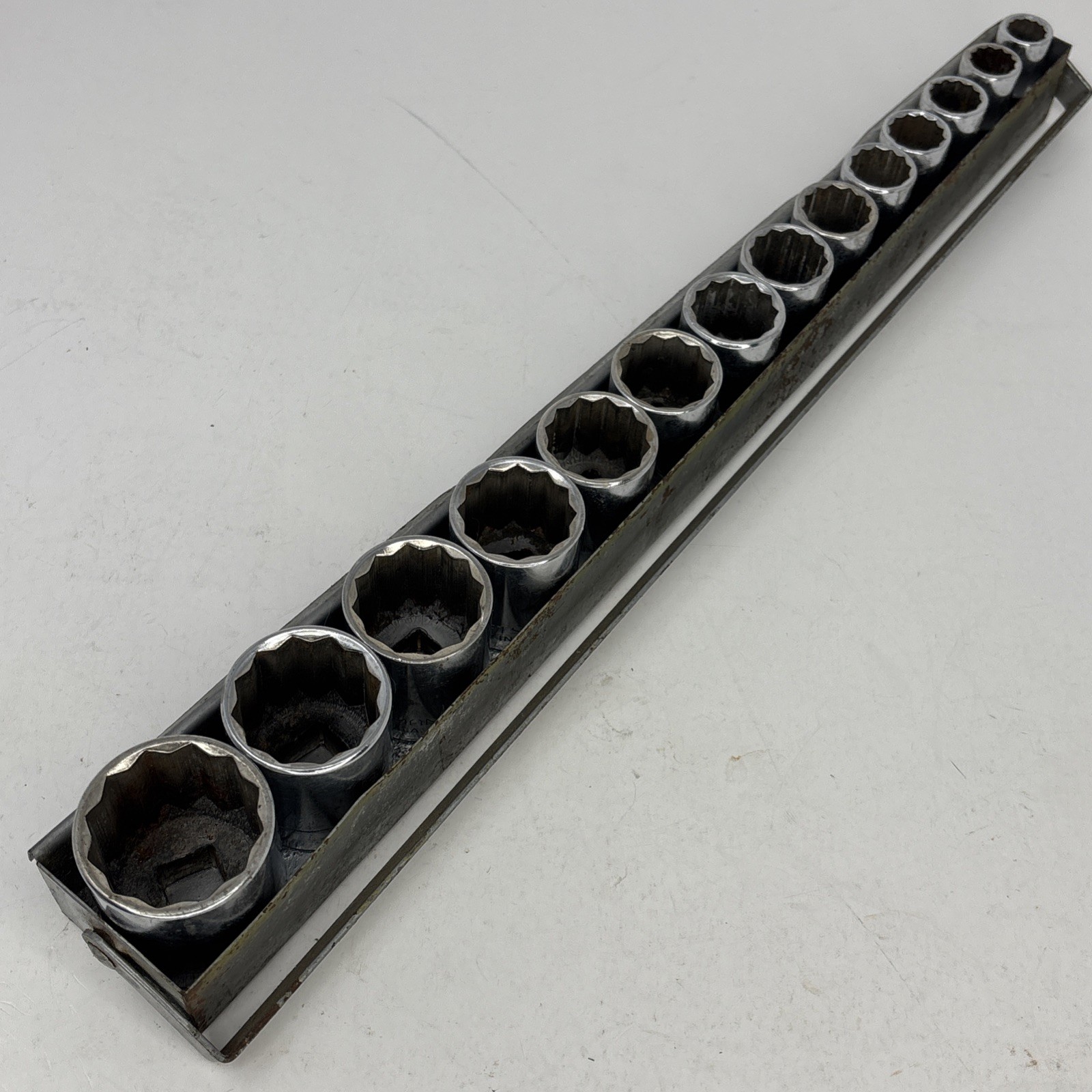 Craftsman Socket Set 1/2″ Dr 14Pc Shallow -V- & -VV- 7/16” to 1 1/4” W/Tray USA