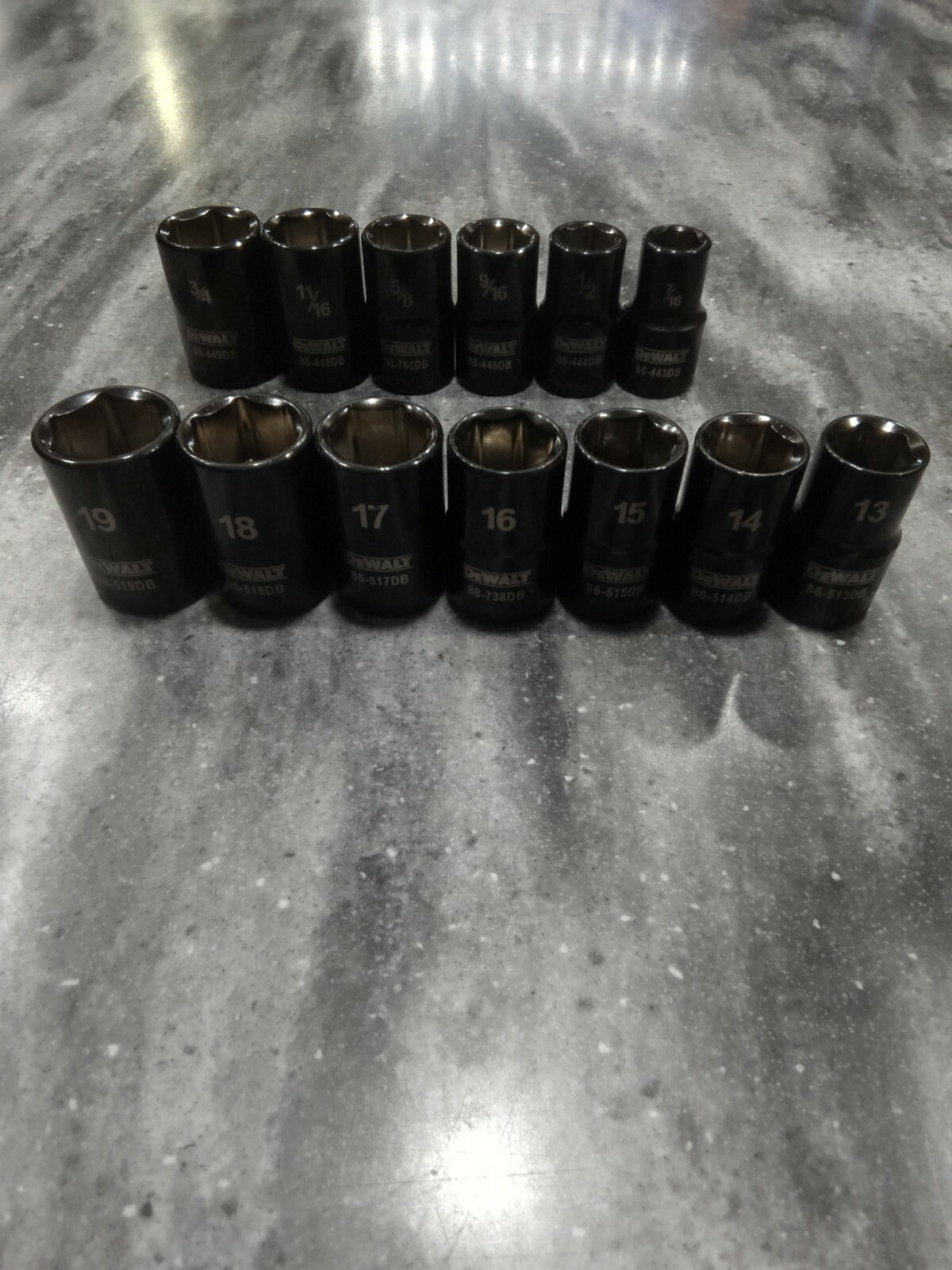 Genuine DeWalt 1/2″ Drive BLACK CHROME 13PC Socket Set 6 POINT Metric/SAE NEW