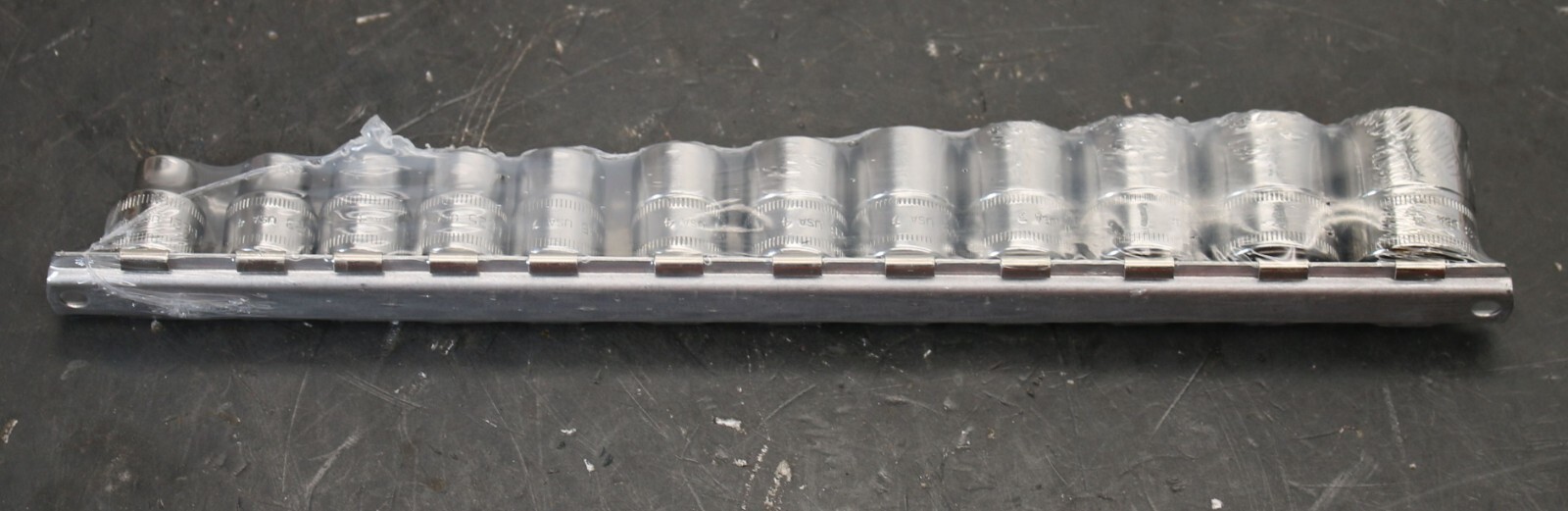 Caterpillar Tools 214-6620 12-Piece Socket Set 3/8 Drive Metric 8-19 mm 6-Point