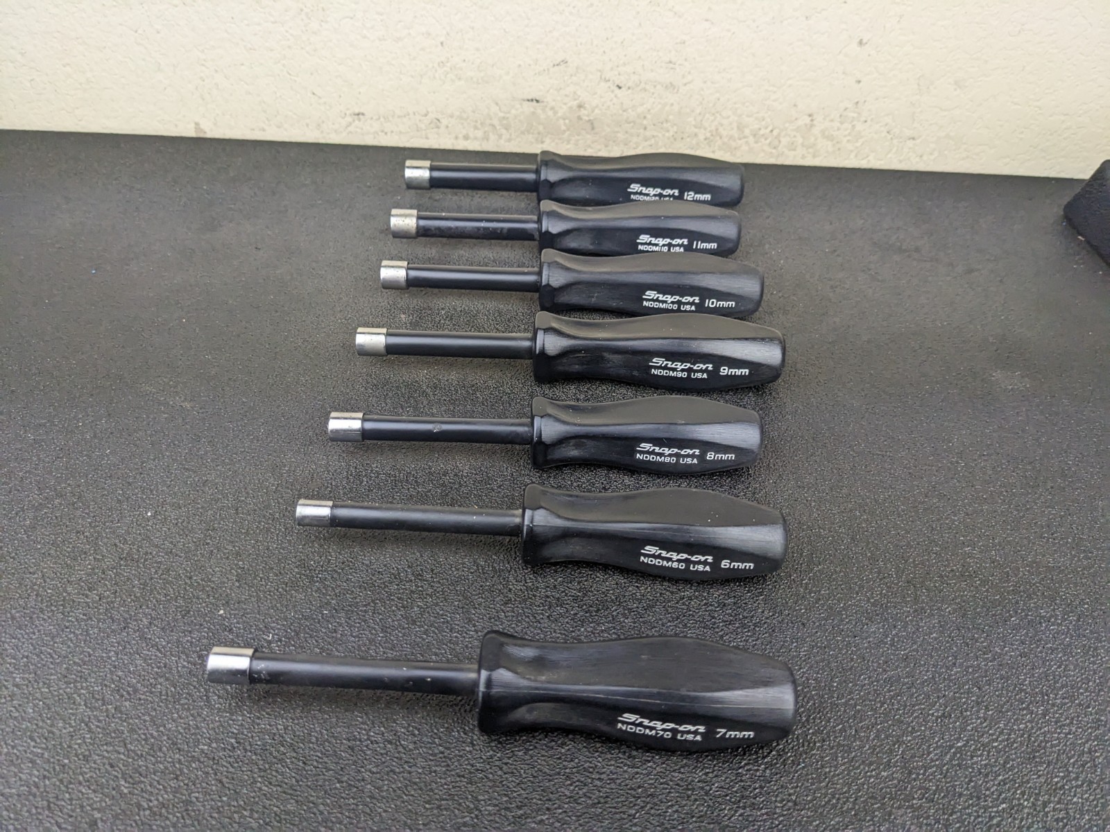#bo023 Snap On Tools 7PC METRIC 6PT BLACK HARD INSULATED NUT DRIVER SET 6-12MM