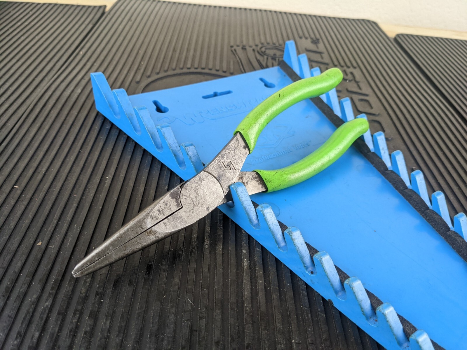 #at881 Snap On 96ACF – 8″ Talon Grip™ GREEN NEEDLE Nose Pliers