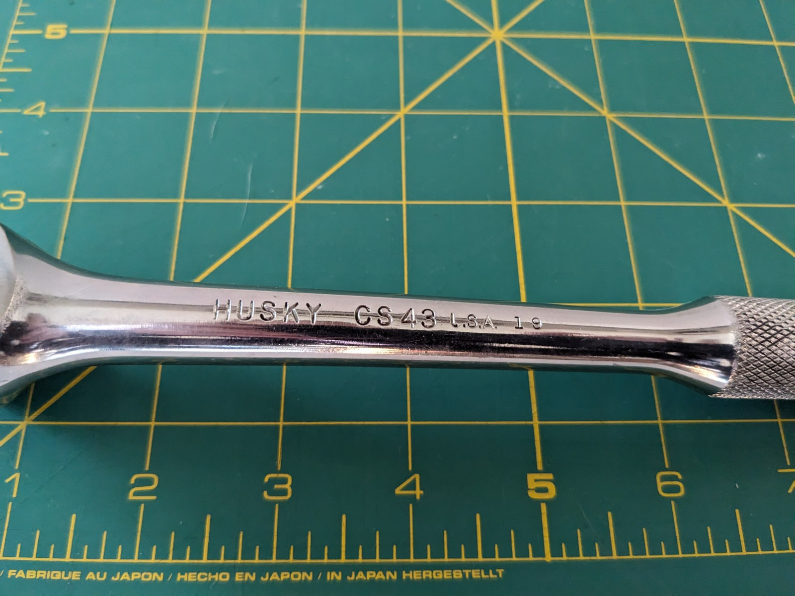 Vintage Husky CS-43 1/2” Drive Round Head Ratchet 10” Long Knurled Handle USA