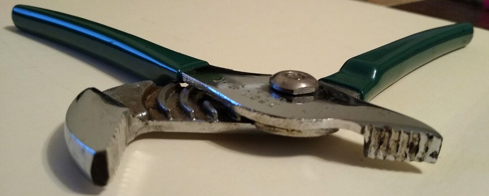 S-K – 7507 – 6-1/2″ Long – Adjustable Slip Joint Pliers – Green Grip – Pre-owned