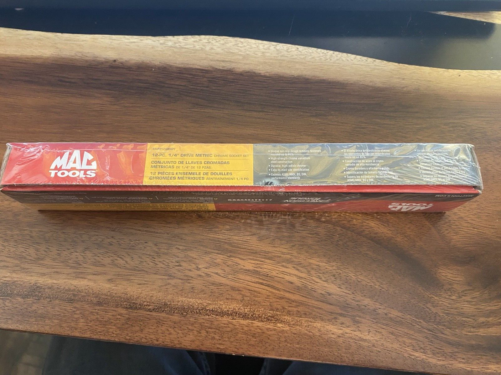 Mac Tools – 12-PC. 1/4″ Drive Metric Non-Slip Socket Set – 6-PT. SMM126BRPT