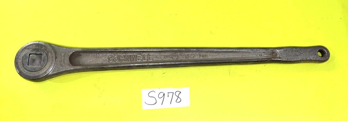 CORNWELL TOOLS VINTAGE 3/4 DRIVE RATCHET 20 INCH HAS ON OFF PUSH TYPE NUB