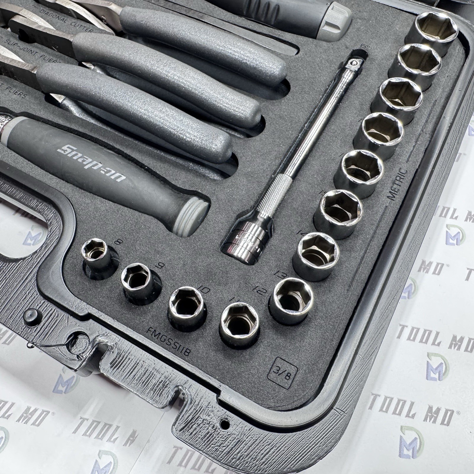 Snap-on Tools NEW 33Pc 3/8″ Drive Metric & SAE Assorted Service Set 233FSMBFDT