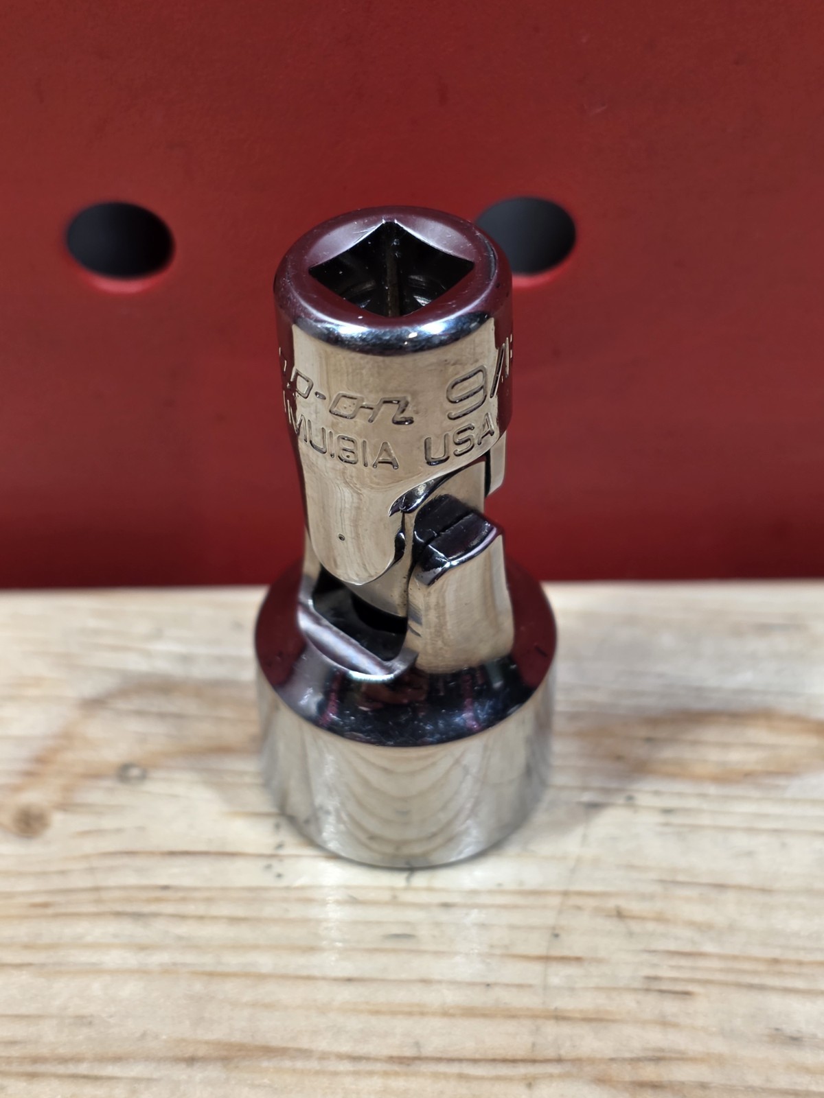 Snap-on Tools TMU181A 9/16″ SAE 1/4″ Drive 12-Point Universal Socket See Details