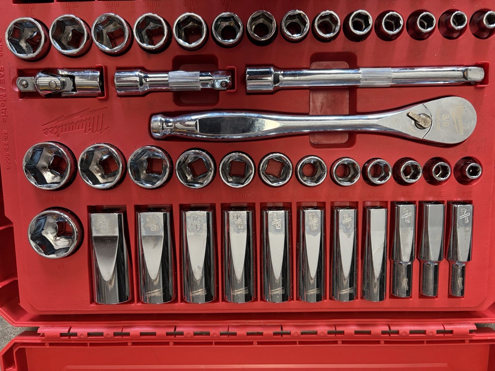 Milwaukee 48-22-9008 56-Pc. 3/8” Drive SAE/Metric Socket Set