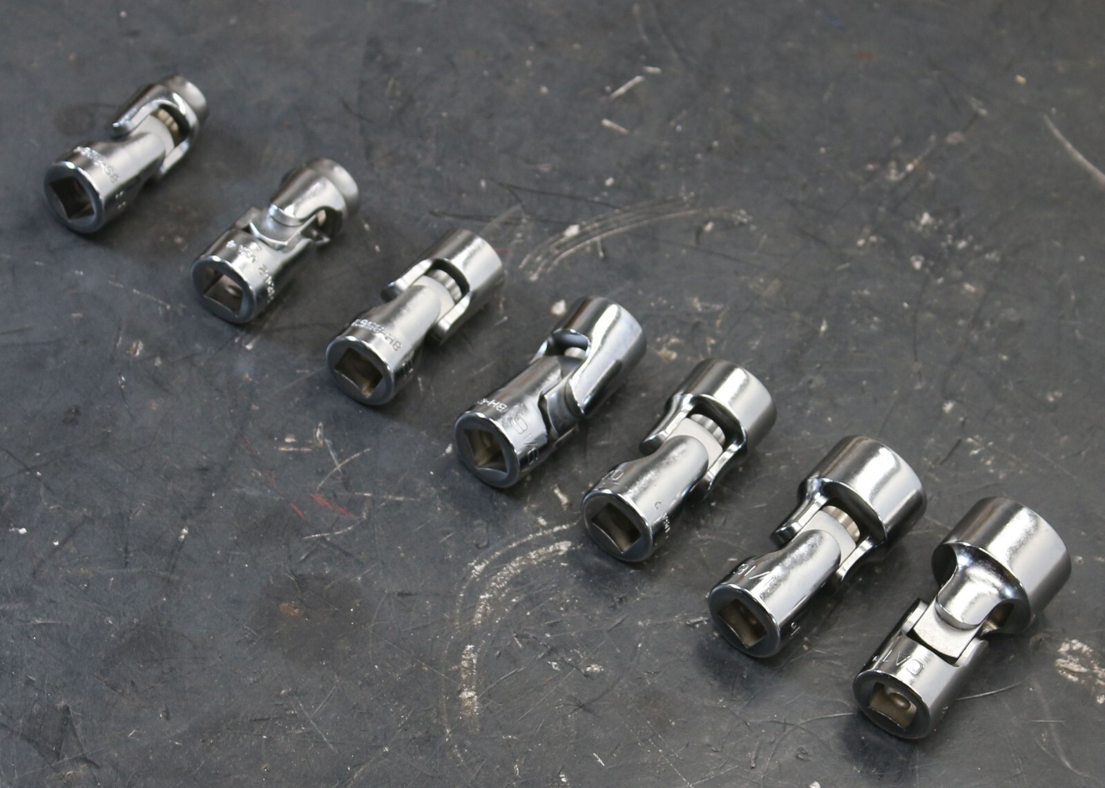 CAT Caterpillar 9S-1747 7-pc Universal Swivel Socket Set 3/8″ – 3/4″ 12-Pt
