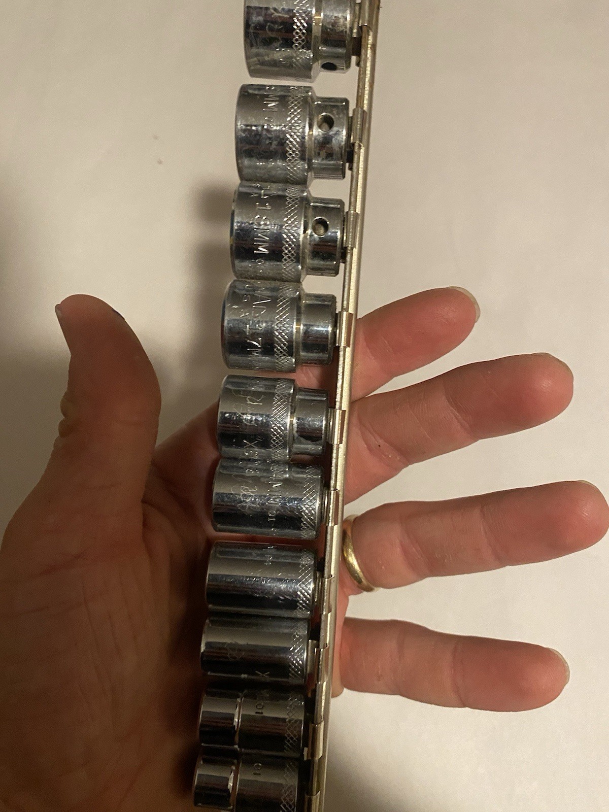 Mac Tools x6 series metric socket set. 14 pieces 6mm to 20mm