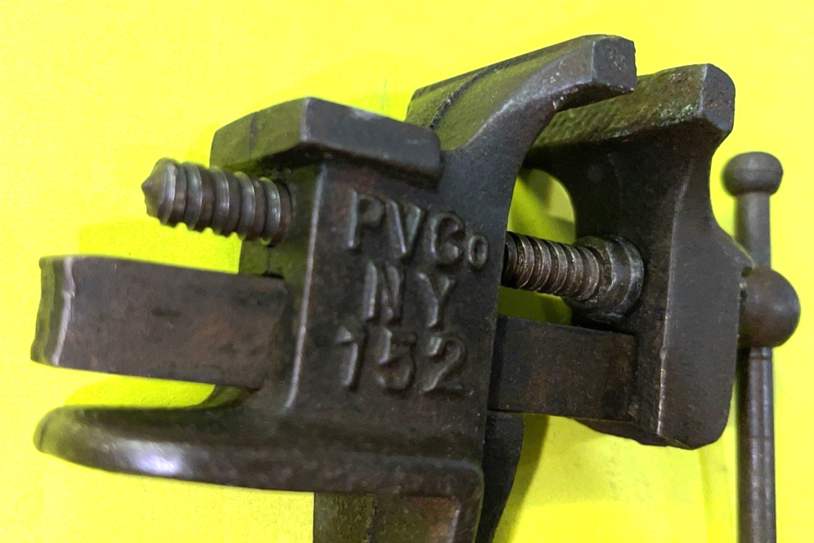 PV CO TOOL VINTAGE 154 VISE 1-1/2 INCHES WIDE JAW FREE SHIPPING IN THE US