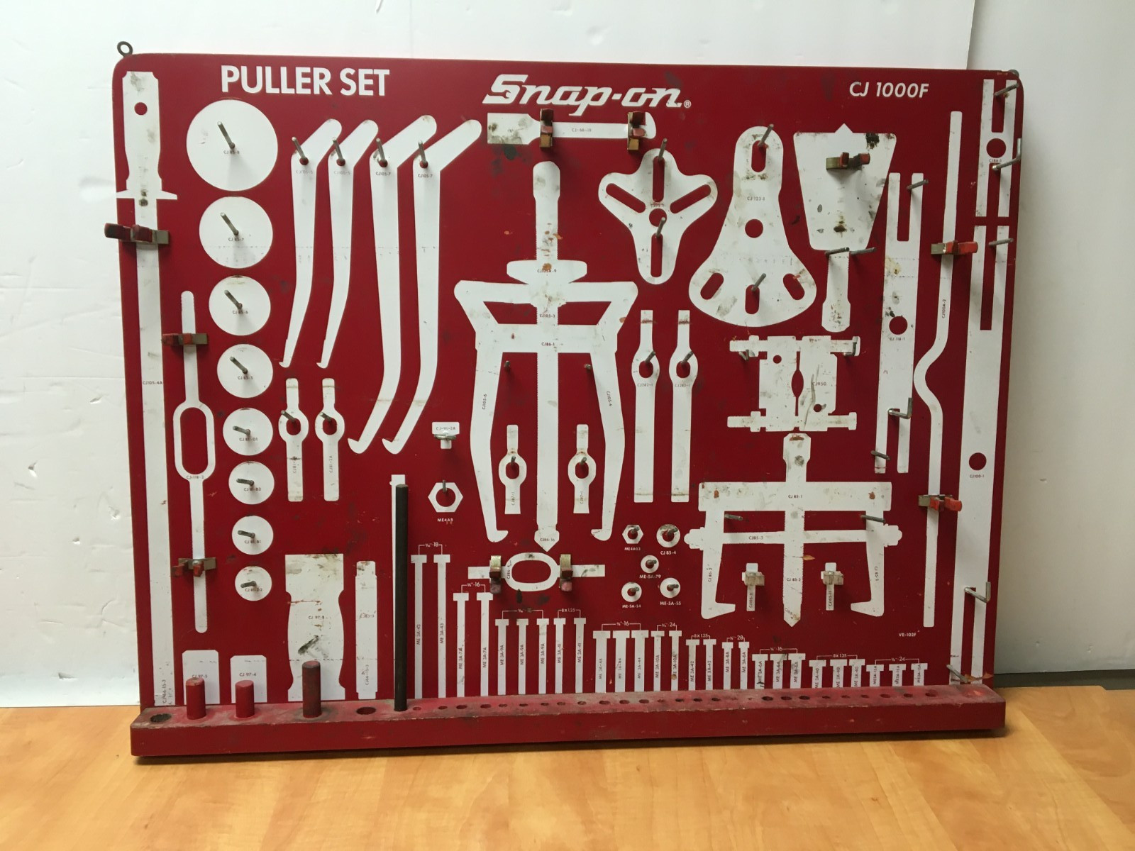 Snap On Tools Puller Set Display Board Peg Board for Cabinet CJ 1000F