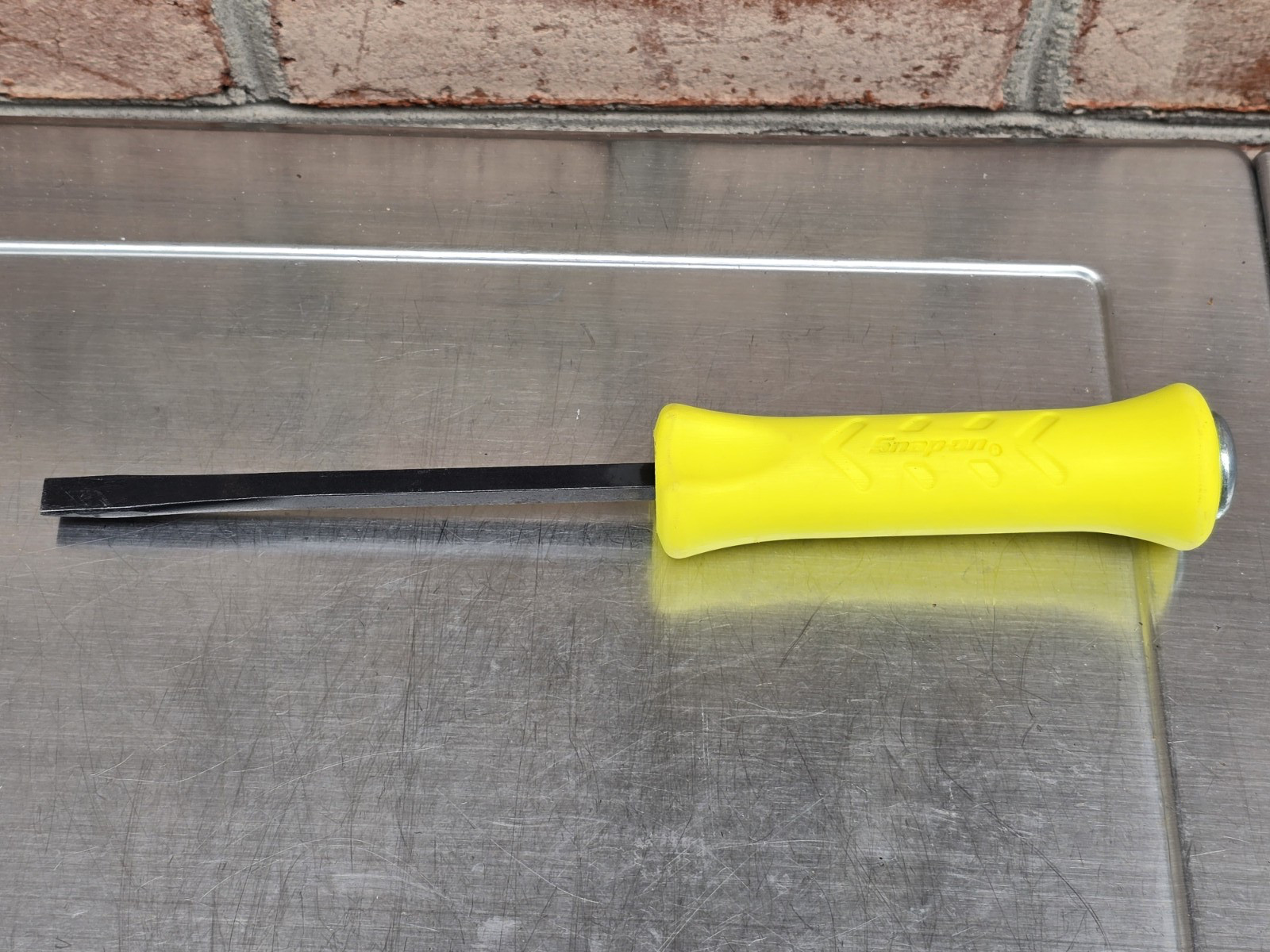 Snap-on HIVIZ 10″ Length Straight Blade Striking Prybar, Part# MPBS10AHV