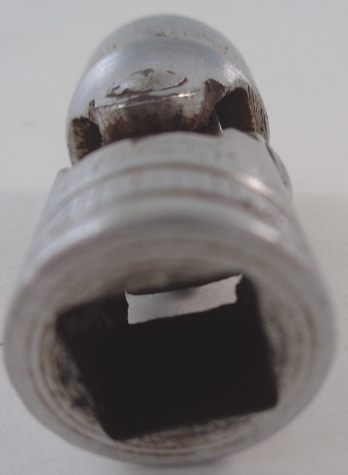 Snap-on USA F18 SAE 3/8″ drive 9/16″ swivel socket: 12 point, underline logo