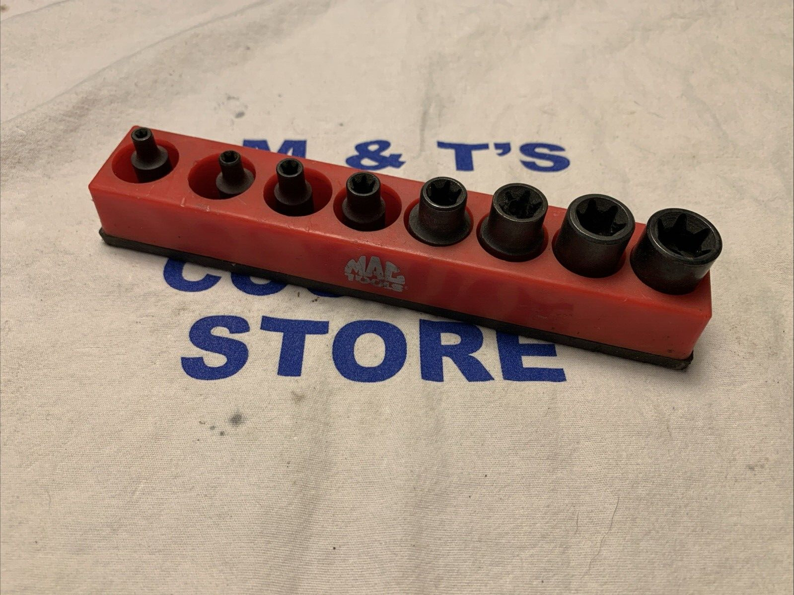 Mac Tools USA 1/4″ & 3/8″ Drive 8pc E4-E16 Inverted Star Socket Set