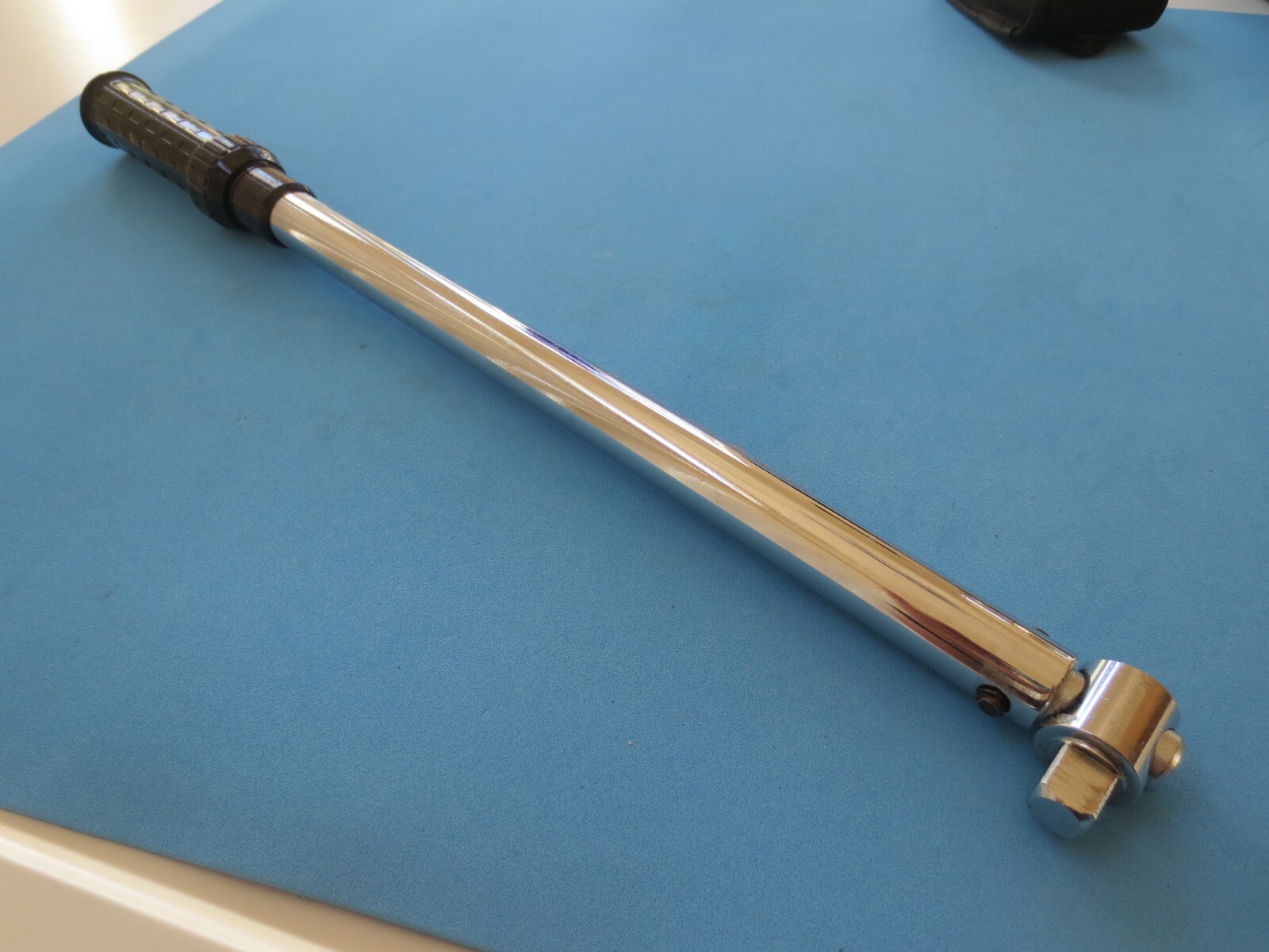 JS Technology G63190, 1/2″ Drive, 700-1600 in./lb. Click Torque Wrench