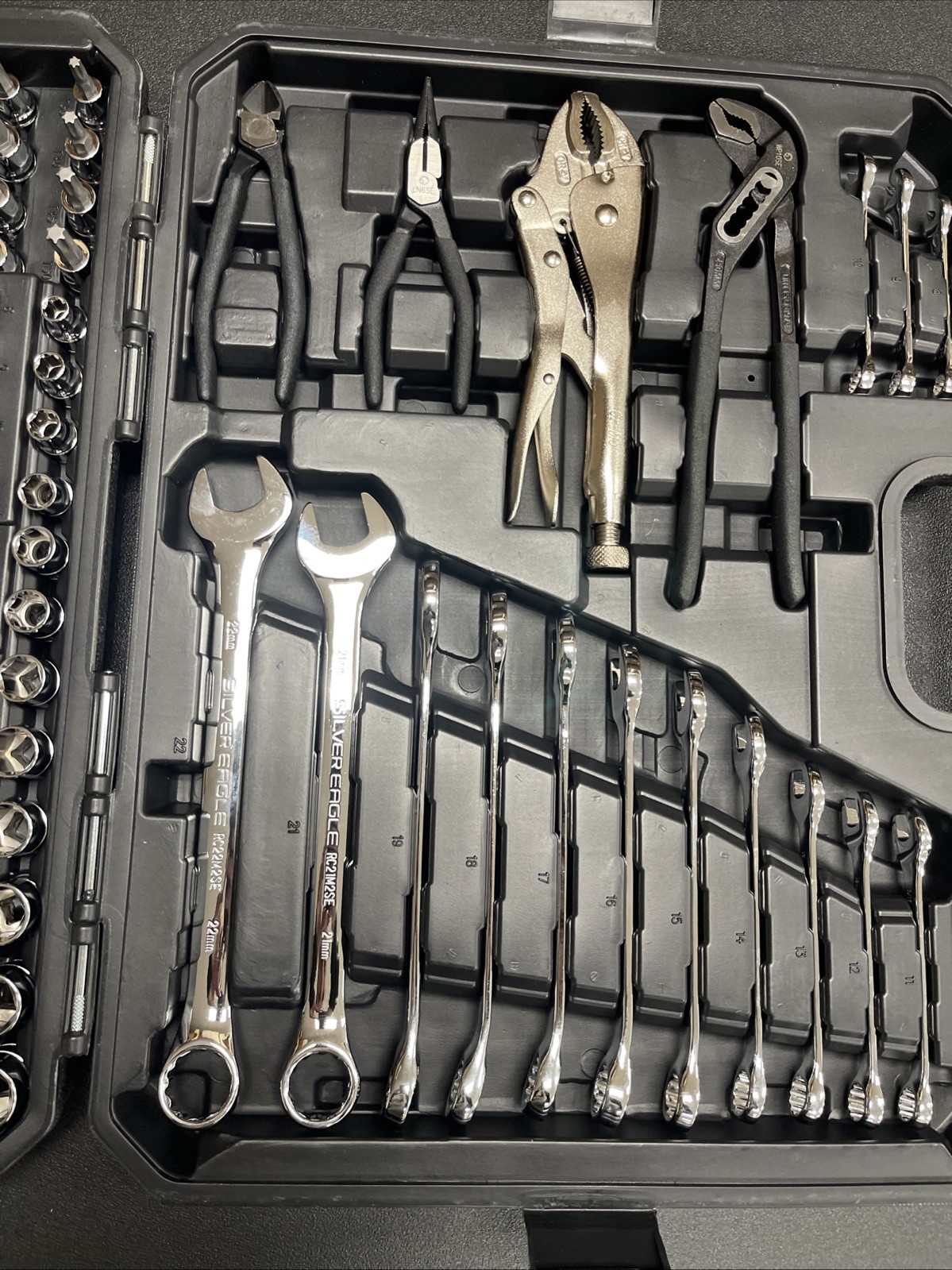 Matco Tools SAB122SE 122 PIECE 1/4″ & 3/8″ DRIVE SILVER EAGLE® MASTER TOOL SET