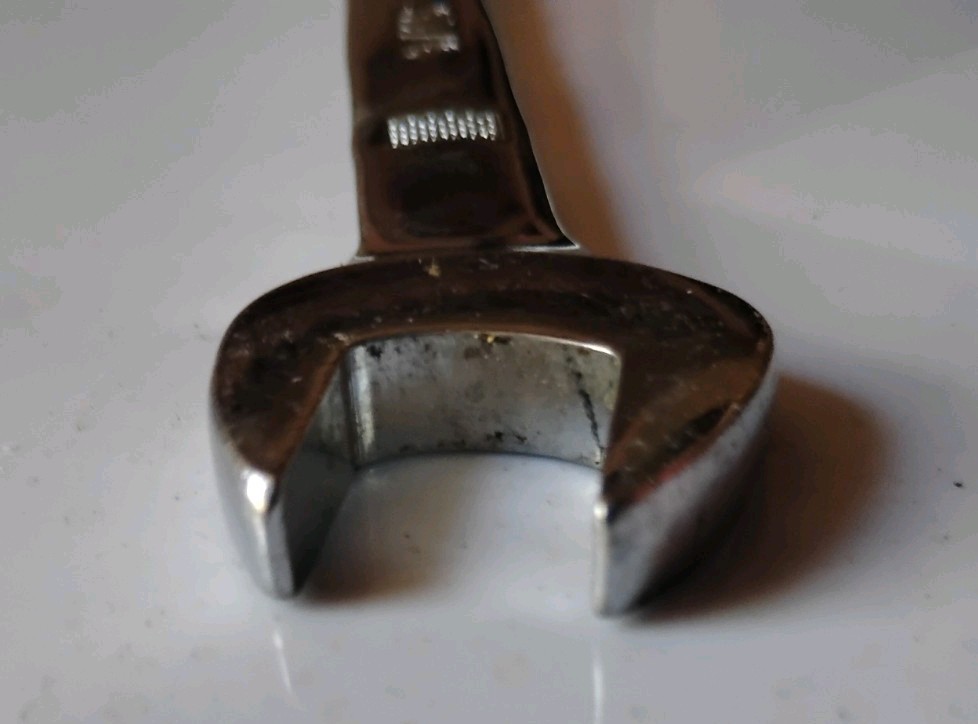 9/16 DeWalt combo wrench Dwmt72196