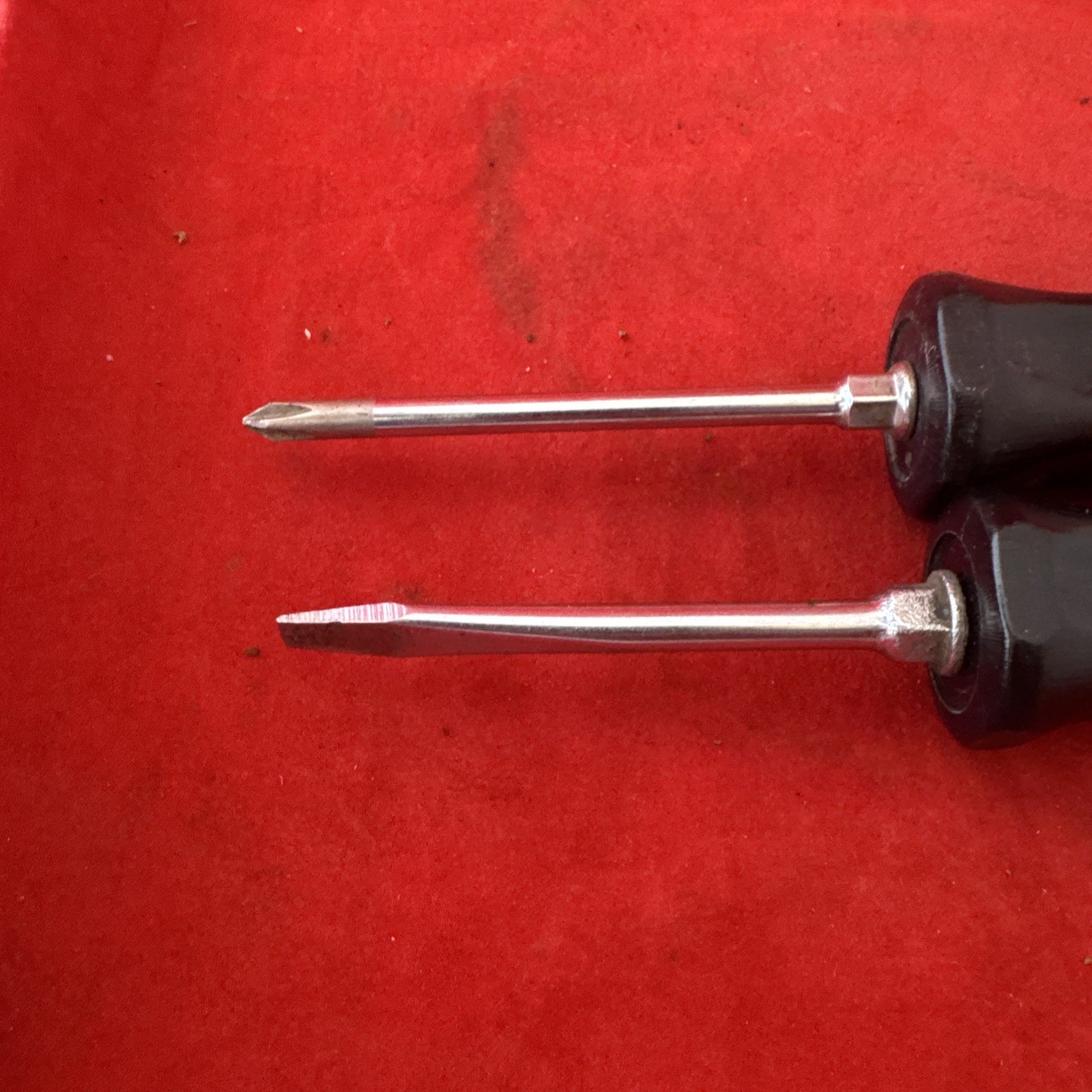 Snap on sdd style black flat and phillips head screwdrivers 6.25” long compact