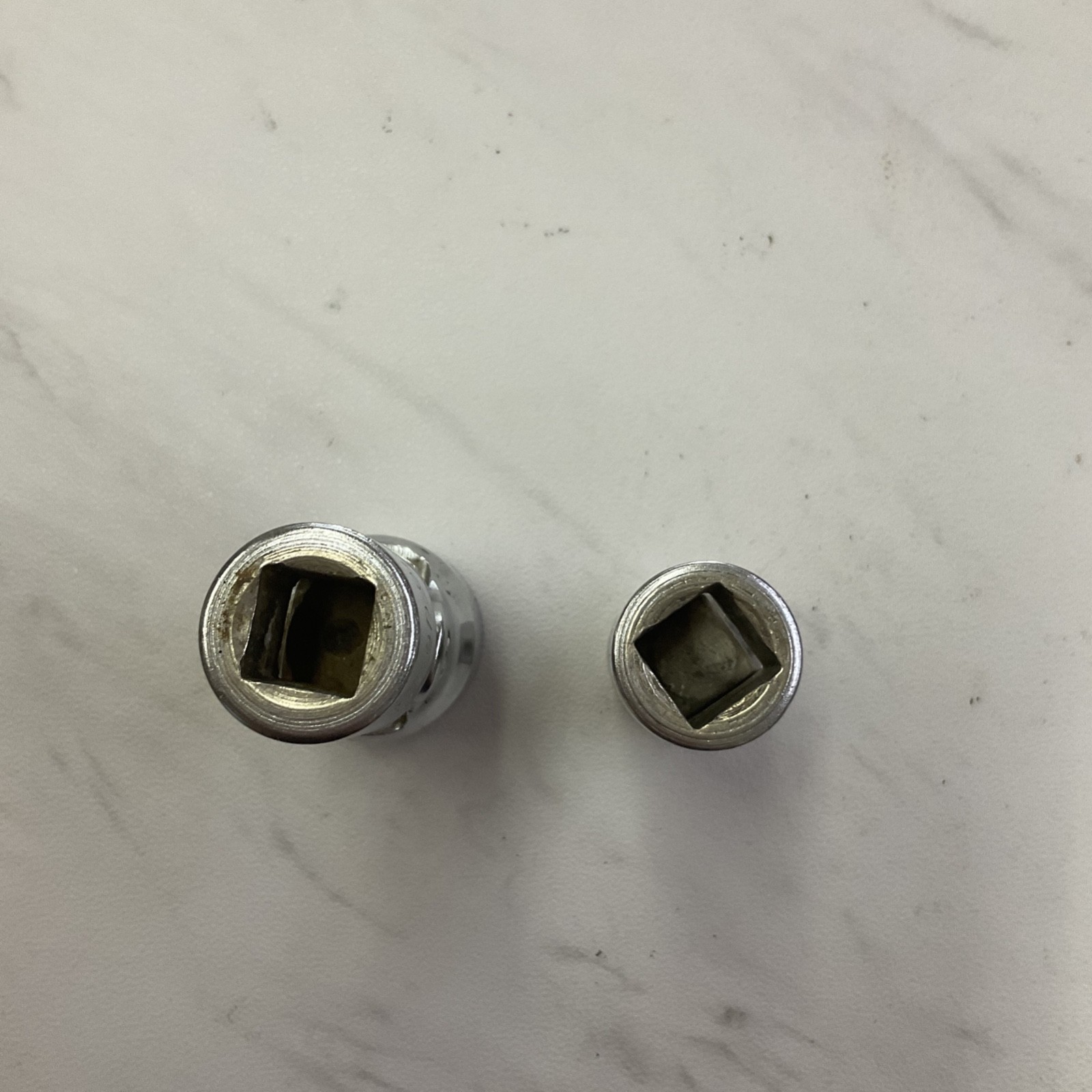 Snap-on Universal Swivel Sockets 12-Pt 3/8″ Dr USA FVU22 (11/16) & FVU14 (7/16)