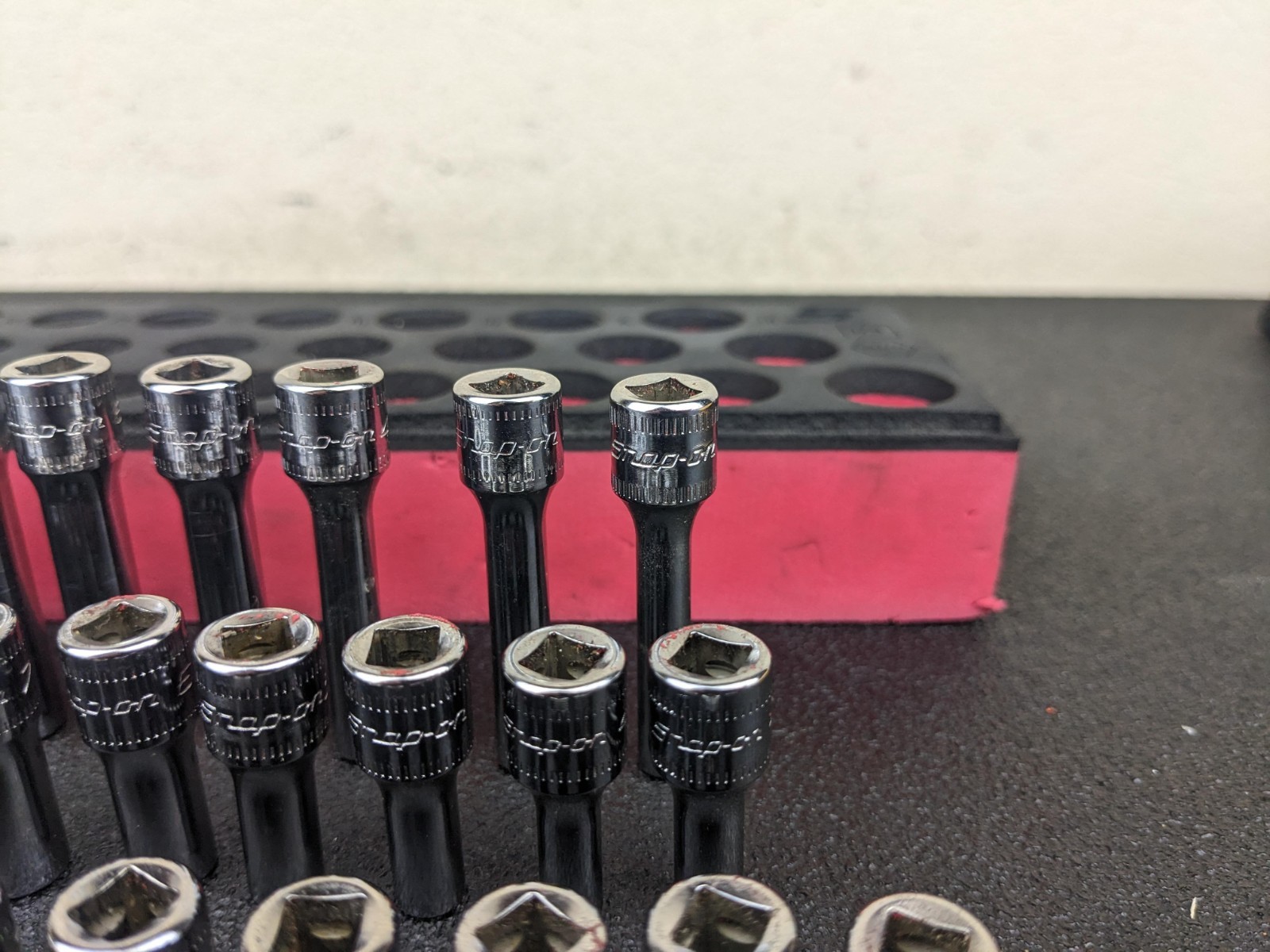 #bn598 Snap-On Tools 142STMMSYFR1 42pc 1/4″ Drive 6-Point Metric Foam Socket Set