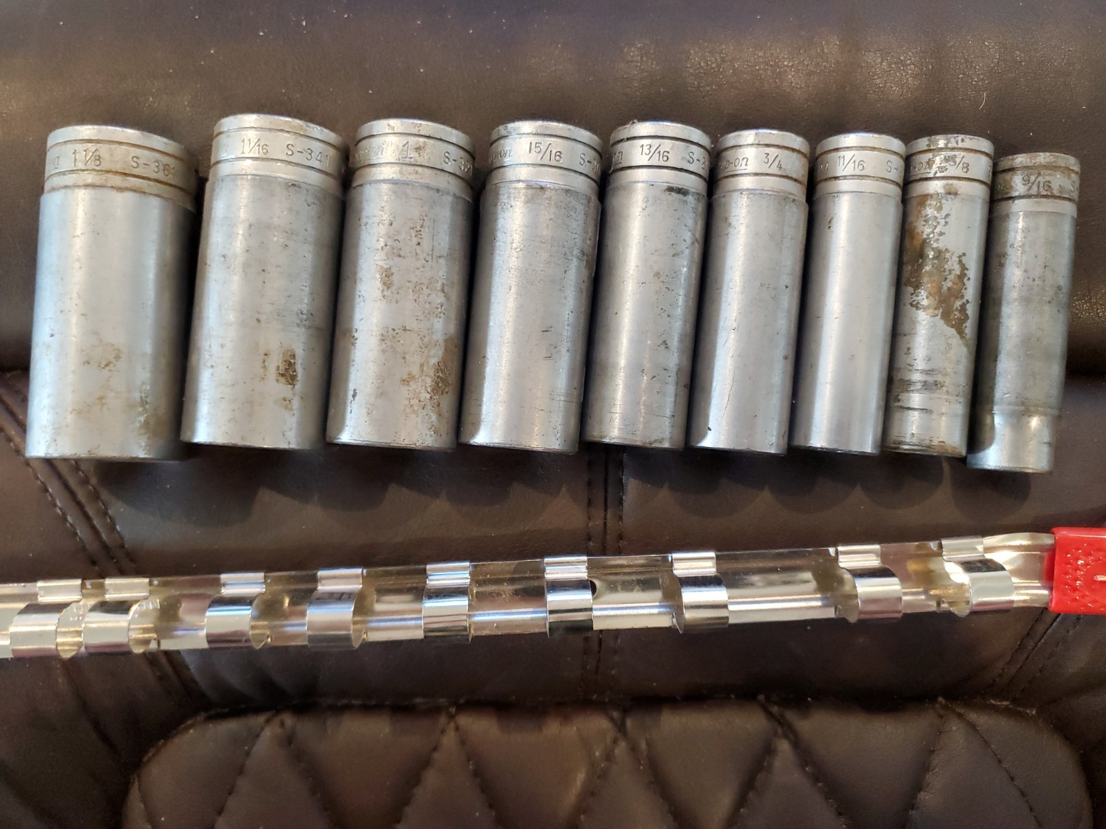 Snap On 9pc 1/2in Drive Deep Well Socket Set Sae 9/16″ – 1-1/8″ w/ Carrier, 12pt