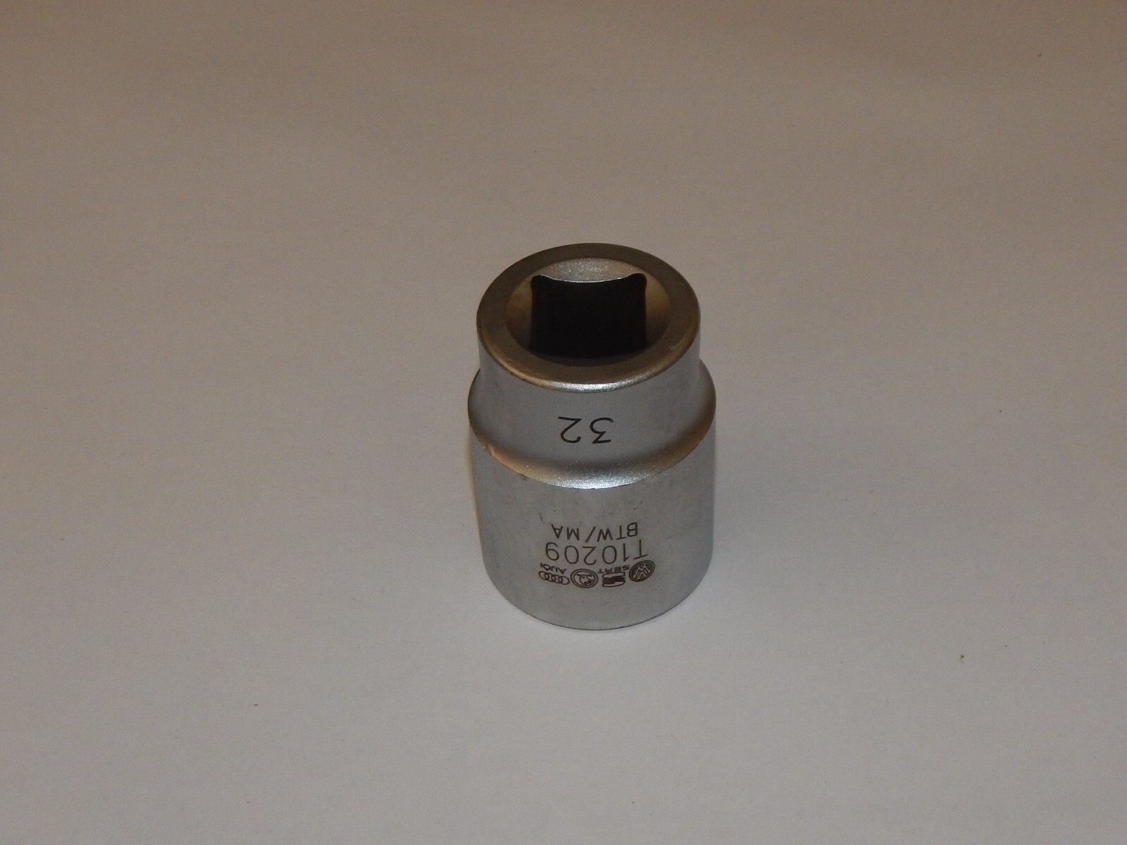 New Genuine VW Audi Driveshaft Socket 32mm Tool T10209 V03839124GR